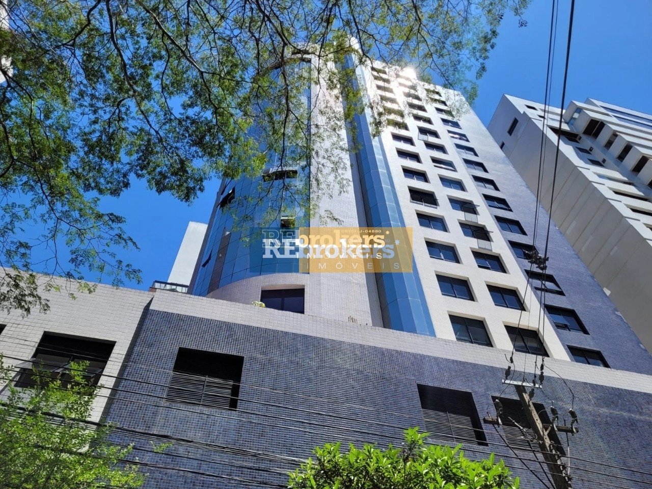 Sala  comercial, com 2 BWC, 1 vaga de garagem à Venda, no Champagnat - Curitiba - REbrokers