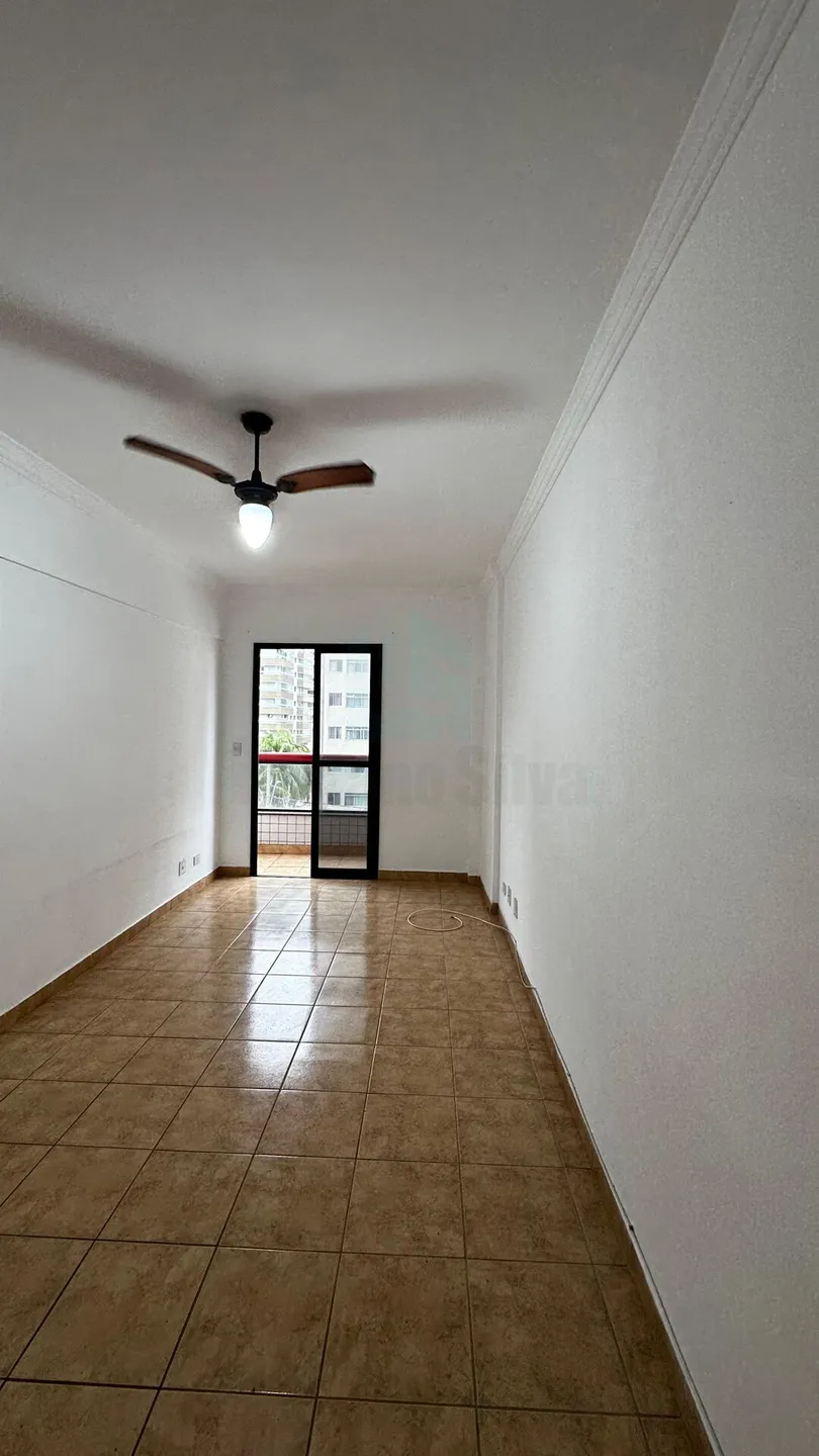 Loucura, Loucura. Excelente apartamento no Guilhermina, a 50 metros do mar, de 01 dormitório.