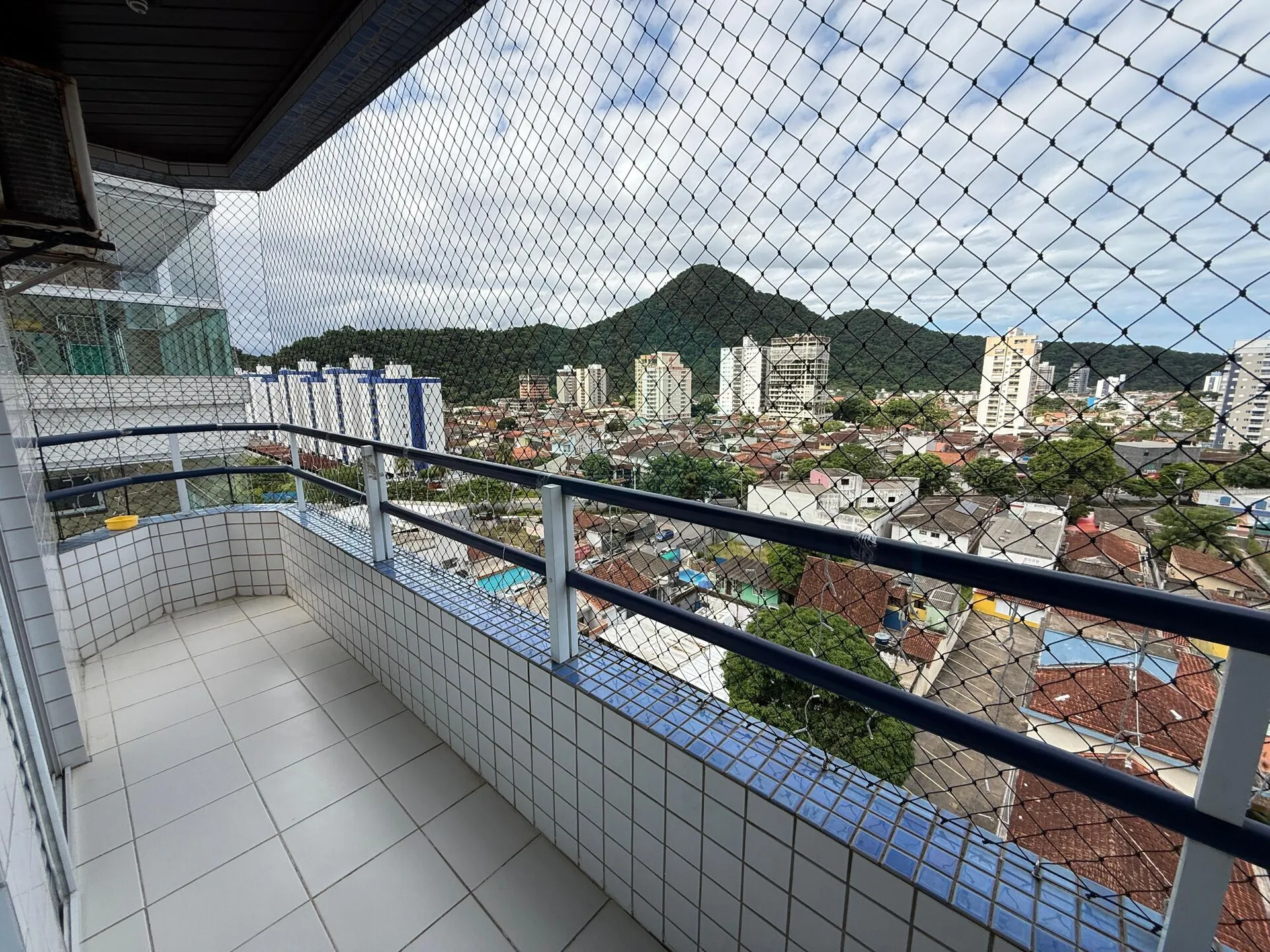 Loucura, Grande loucura. Excelente apartamento no Canto do Forte, de 02 dormitórios, sendo 01 suíte.