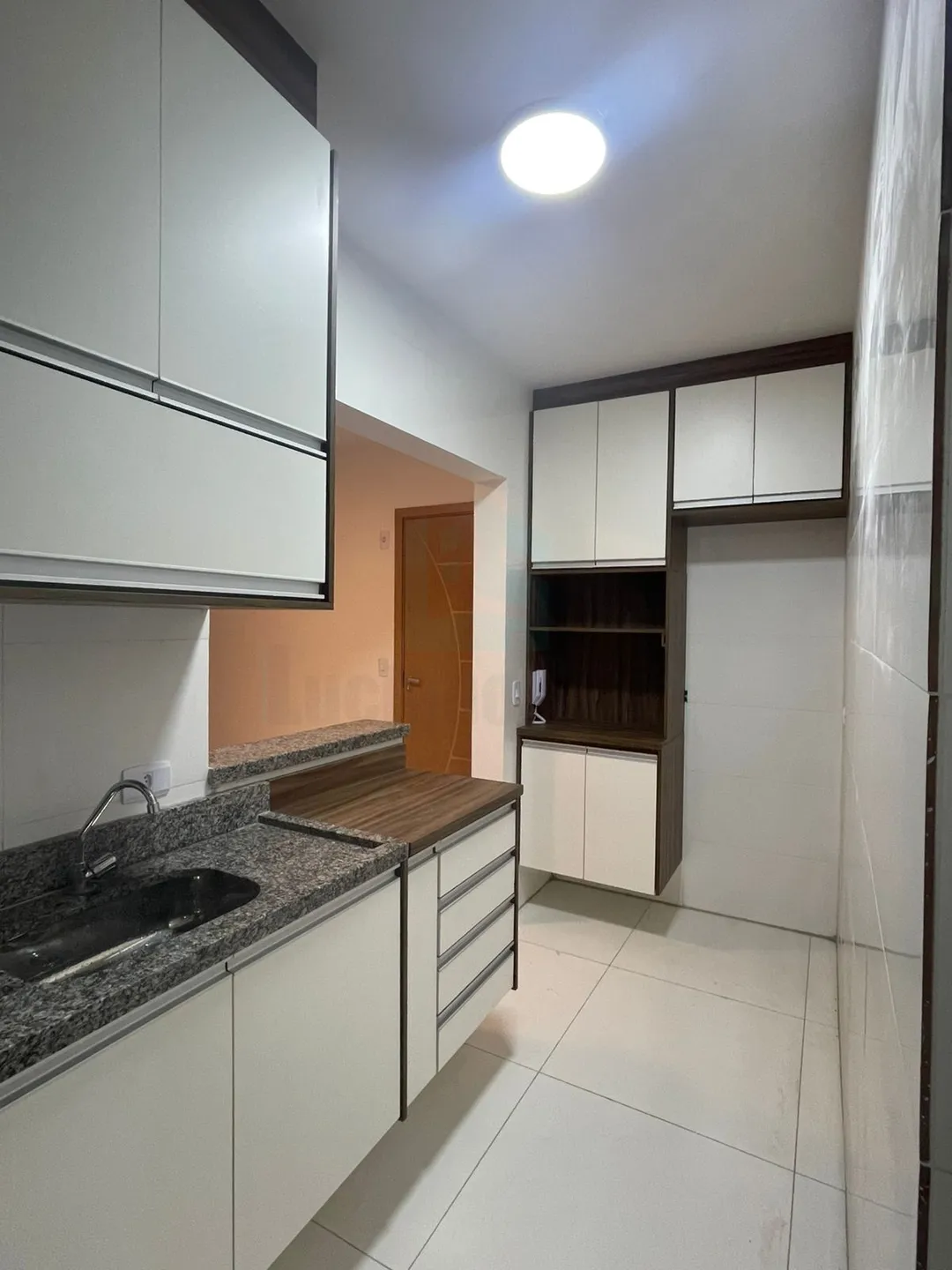 oucura, Grande loucura. Excelente apartamento no Canto do Forte, semi mobiliado, de 01 dormitório.