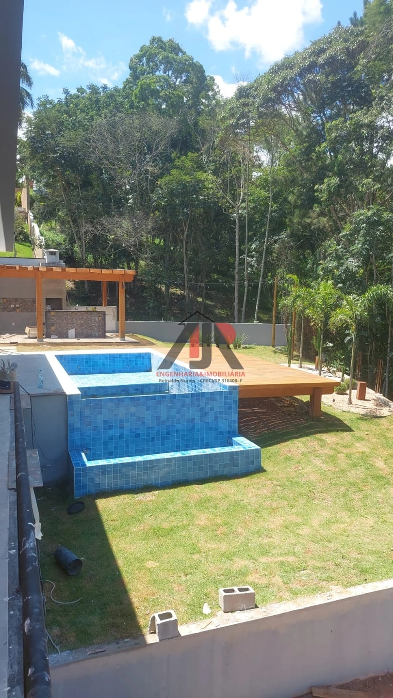 Casa em Condomínio | Venda | 3 Suítes | Santa Isabel