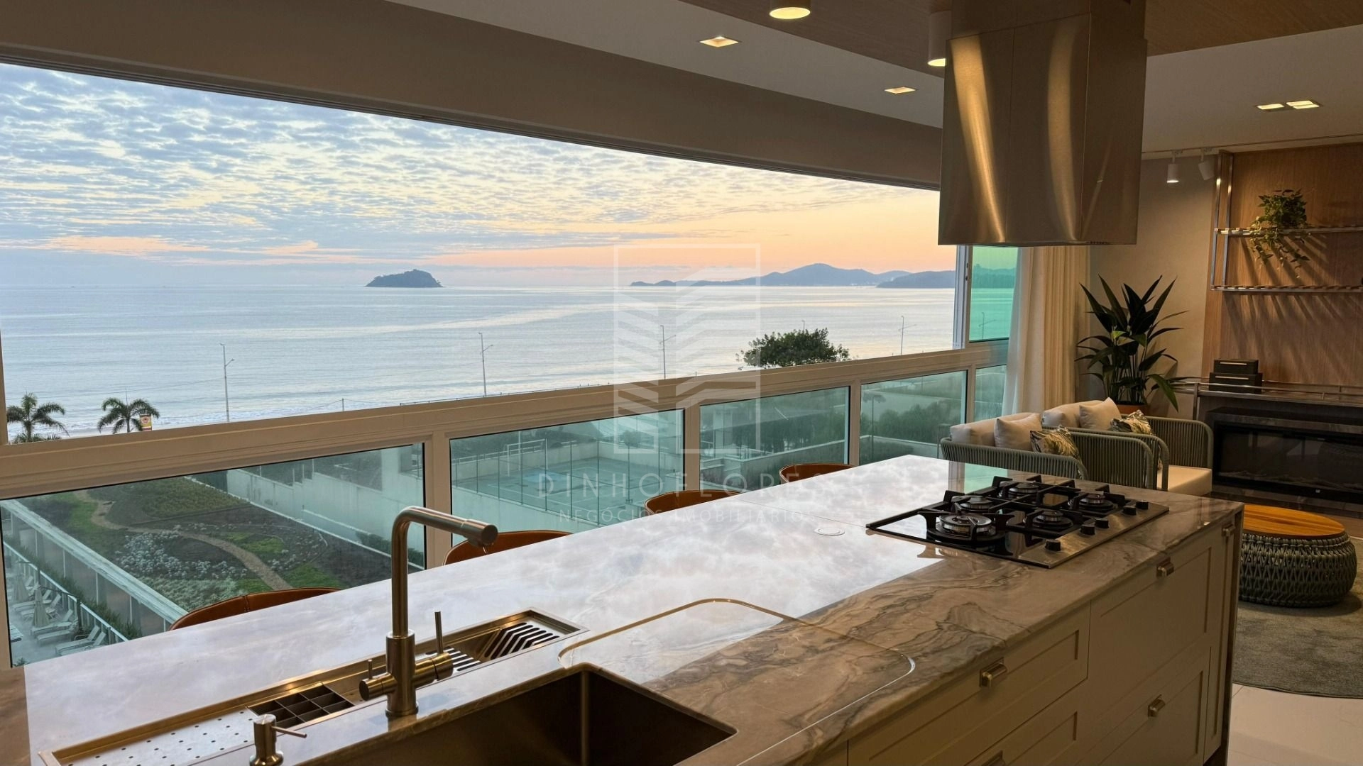 Apartamento frente mar com 4 dormitórios à venda, 174 m² por R$ 4.600.000 - Itacolomi - Balneário Piçarras/SC