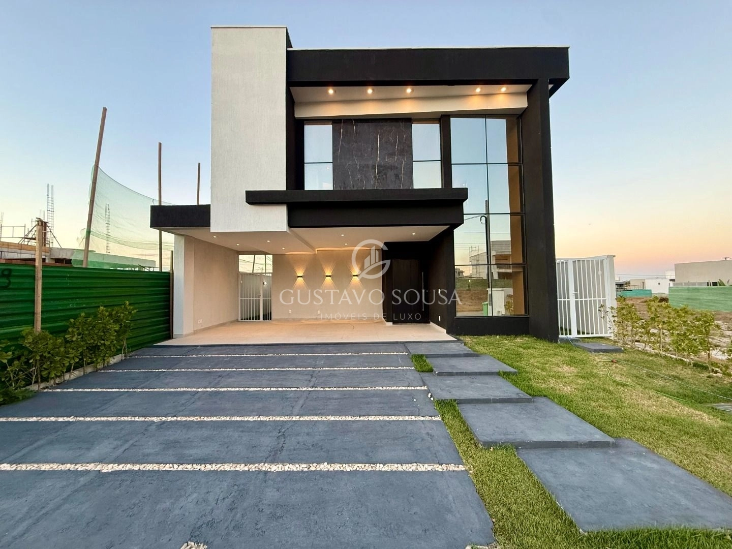 Casa com 4 dormitórios à venda, 240 m² por R$ 1.600.000,00 - Cidade Alpha - Eusébio/CE