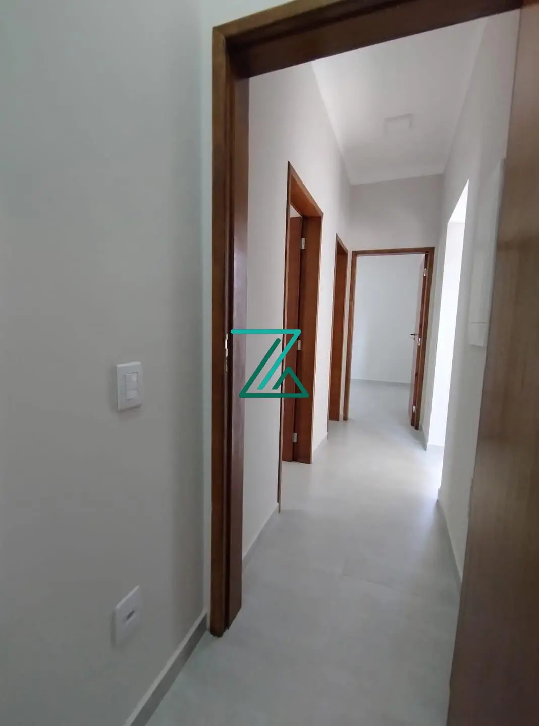 Casa com 286m² de área total e três dormitórios à venda no bairro Jardim Itália em Itupeva, São Paulo - Recém entregue!