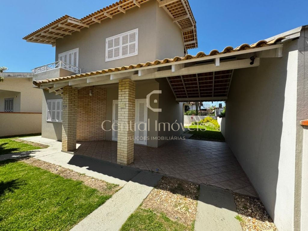 Sobrado com Piscina no Centro de Balneário Piçarras