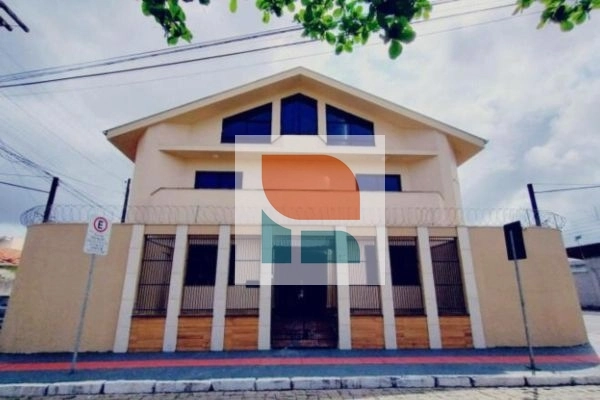 Casa | Venda | Centro