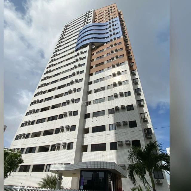 Apartamento reformado com 3 quartos e 65 m² no Meireles