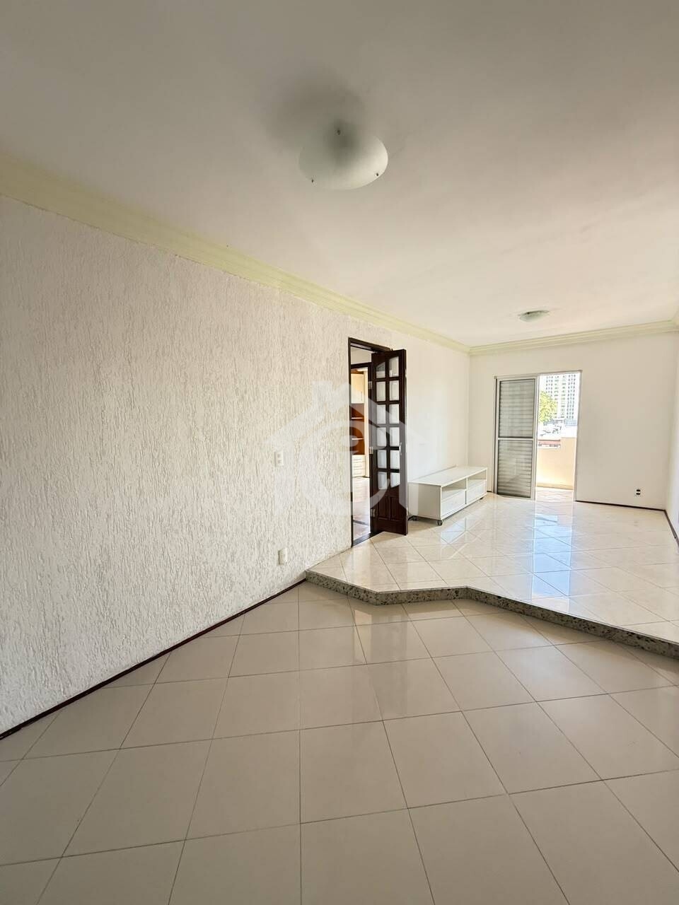 Apartamento com 2 dormitórios e vaga coberta para locação no Centro de Diadema