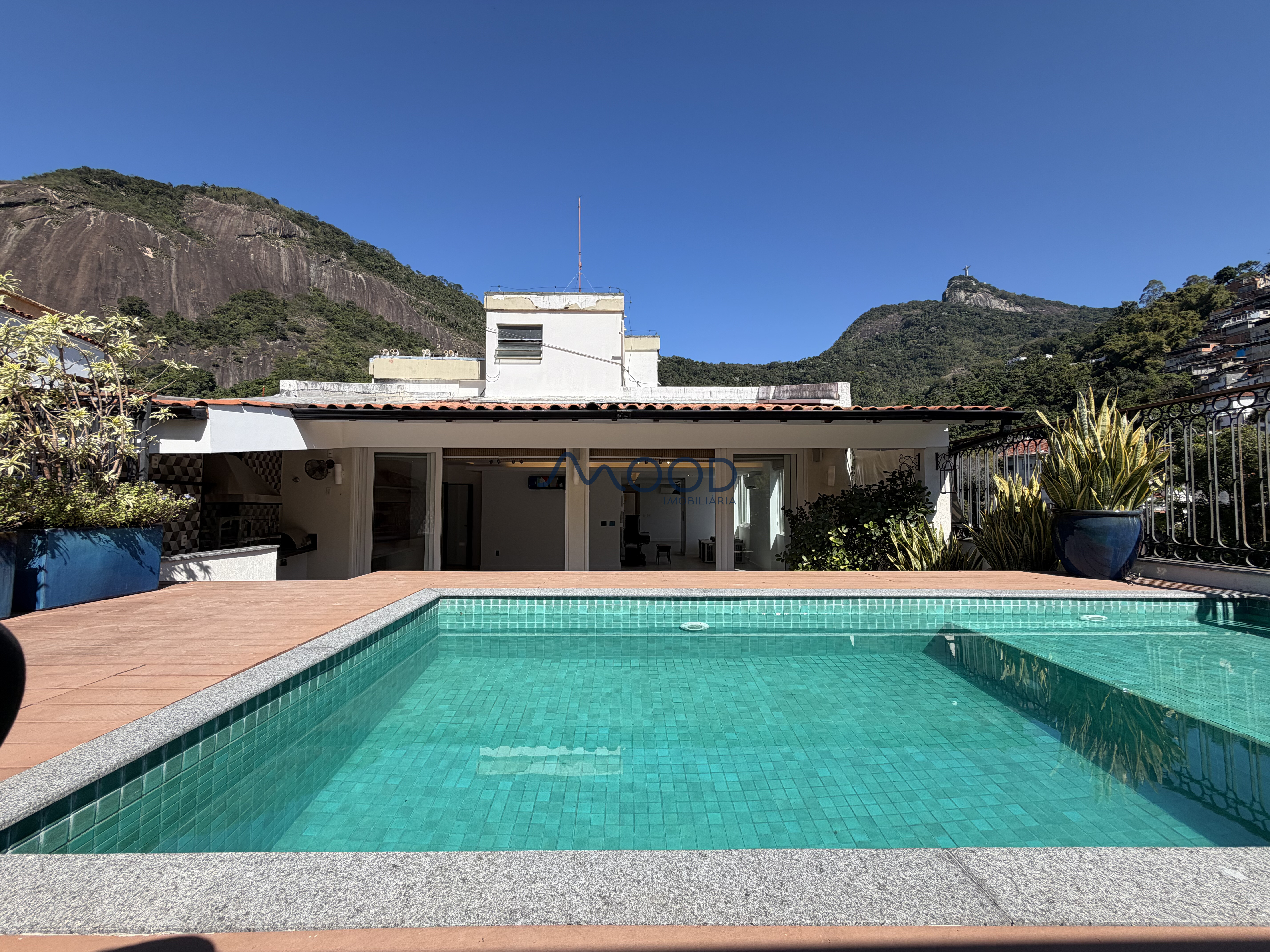 Espetacular Cobertura de 4 quartos com piscina aquecida e terraço no Cosme Velho
