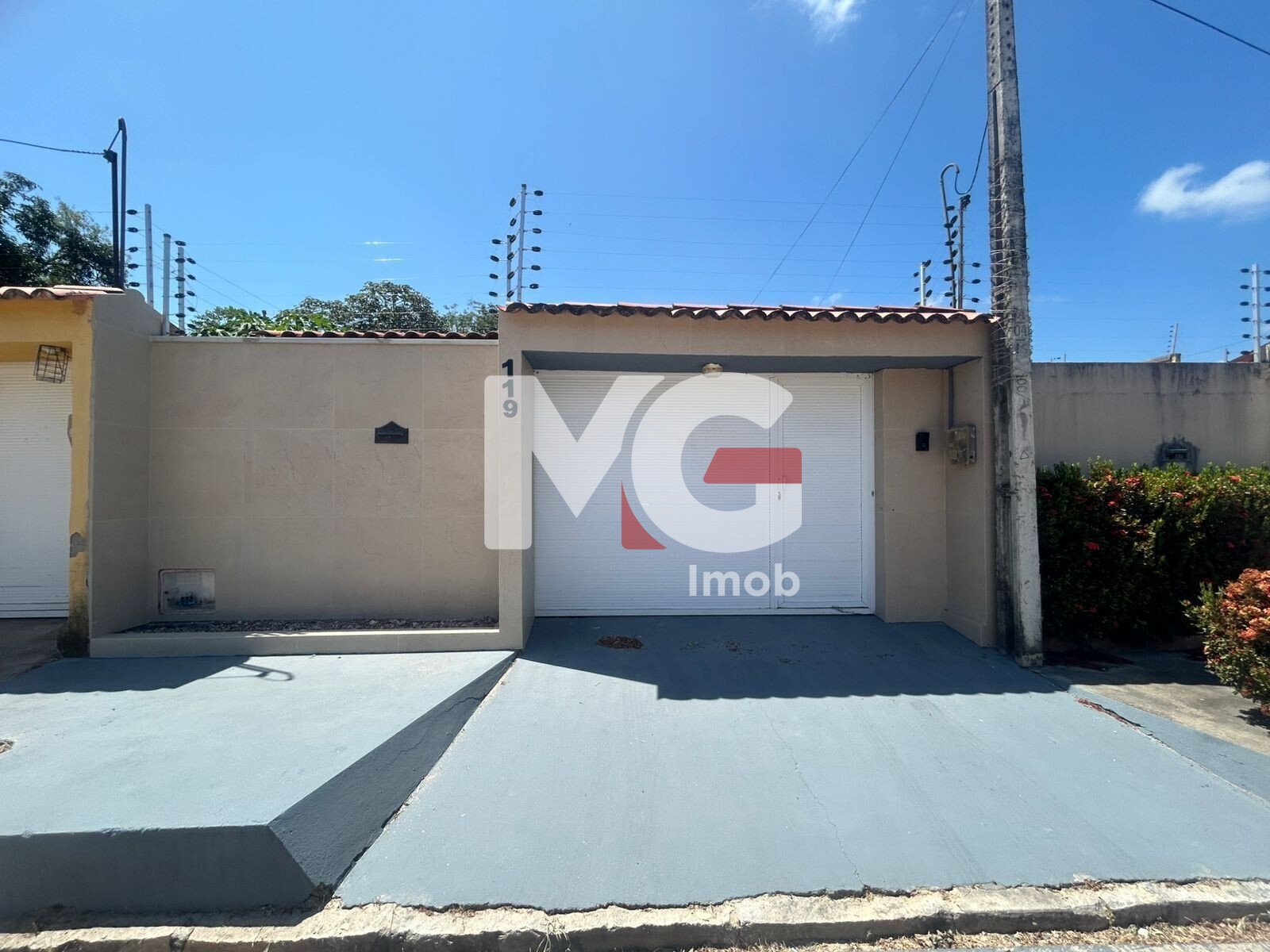 Casa residencial com 3 quartos, 2 suítes, quintal e garagem para 3 em Coaçu, Eusébio CE