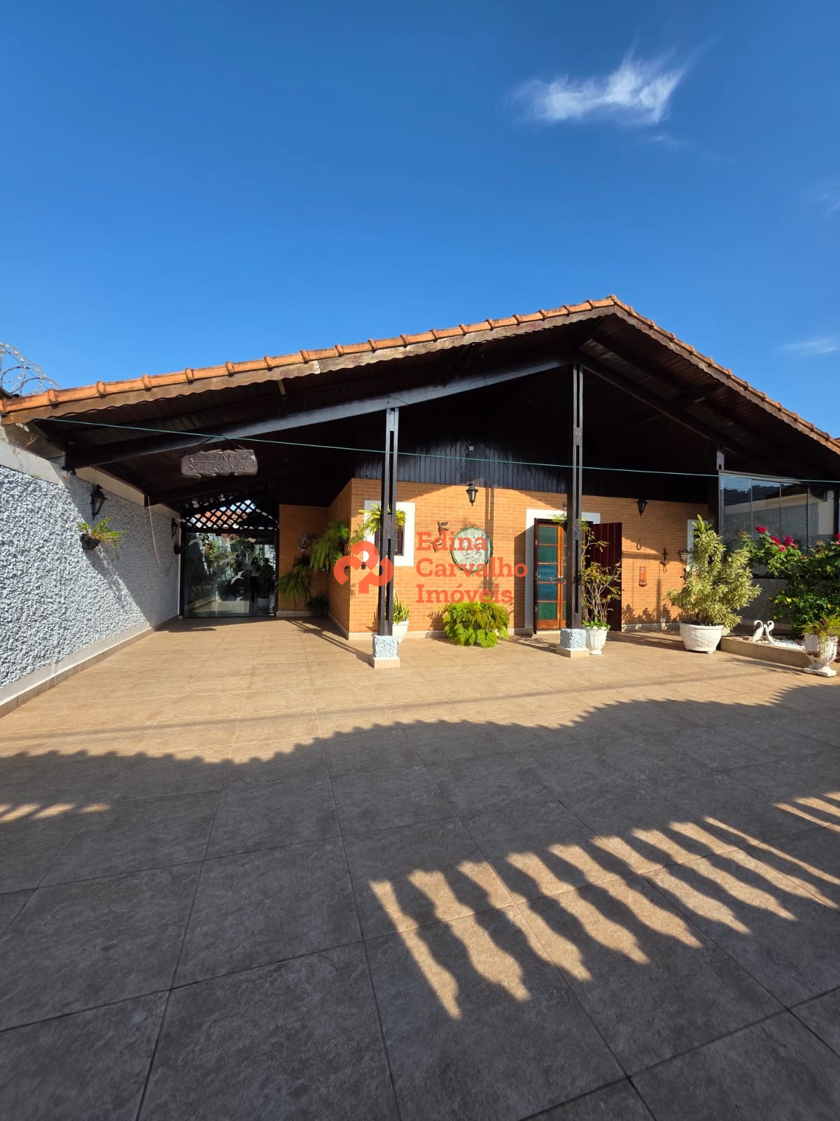 Casa Exclusiva com Piscina, Churrasqueira e Lareira a 4 quadras da Praia | Balneário Flórida – Praia Grande/SP