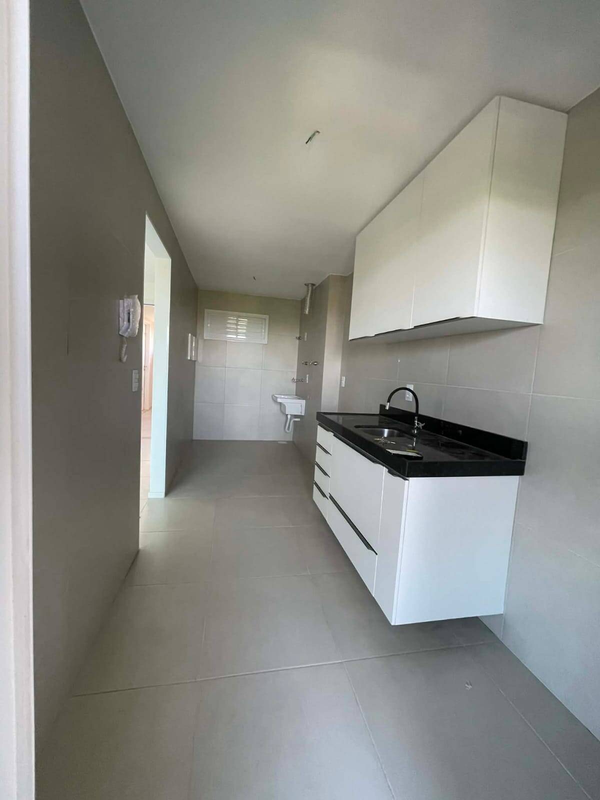 APARTAMENTO PARA LOCAÇÃO COM MÓVEIS PROJETADOS NO CENTRO DO EUSÉBIO REF: 4699