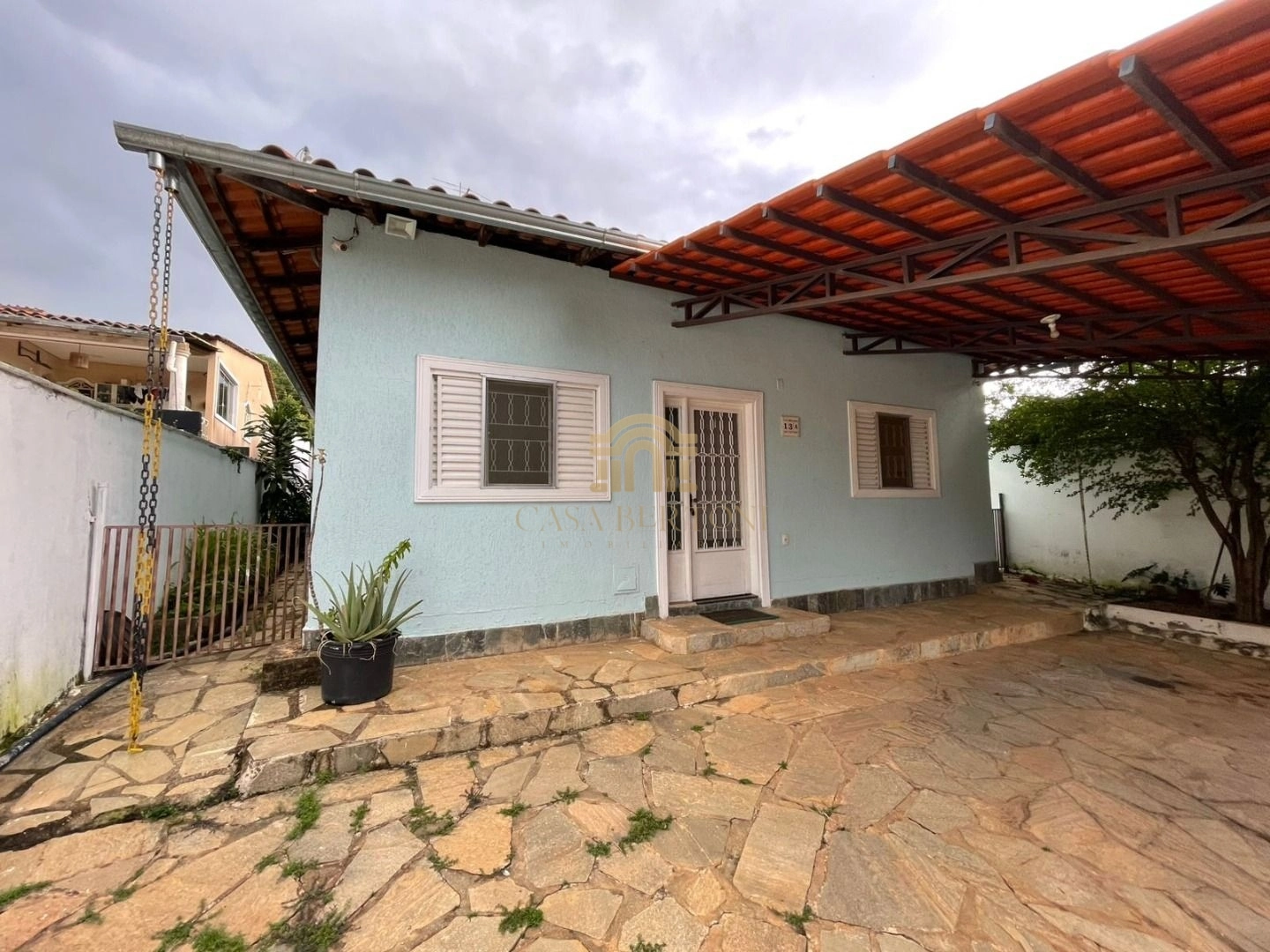 CASA ARNIQUEIRAS 6 QUARTOS EDÍCULA INDEPENDENTE CONDOMÍNIO FECHADO ARMÁRIOS REFORMADA PERMUTA LAJE