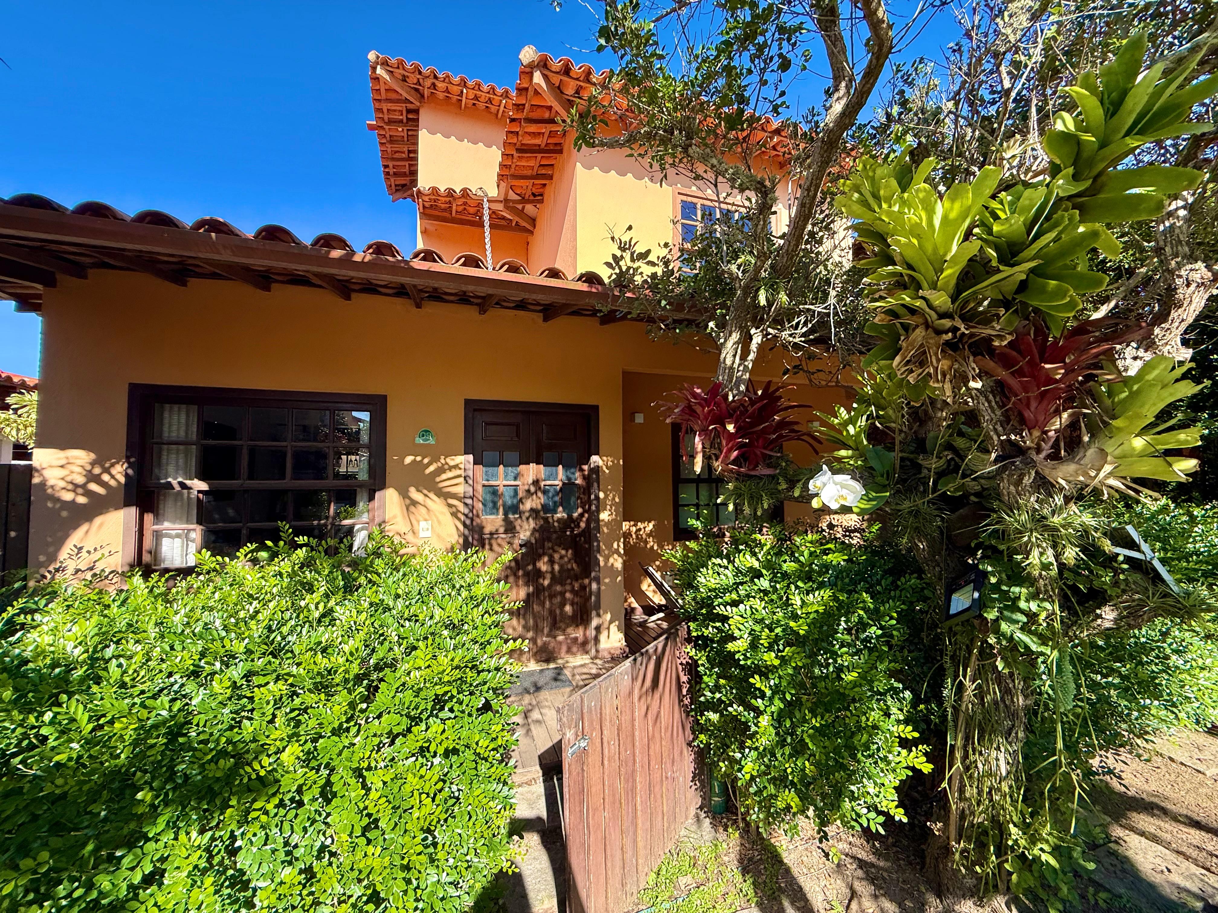 MANGUINHOS - CASA EM CONDOMÍNIO COM 4 SUÍTES A 200M. DA PRAIA