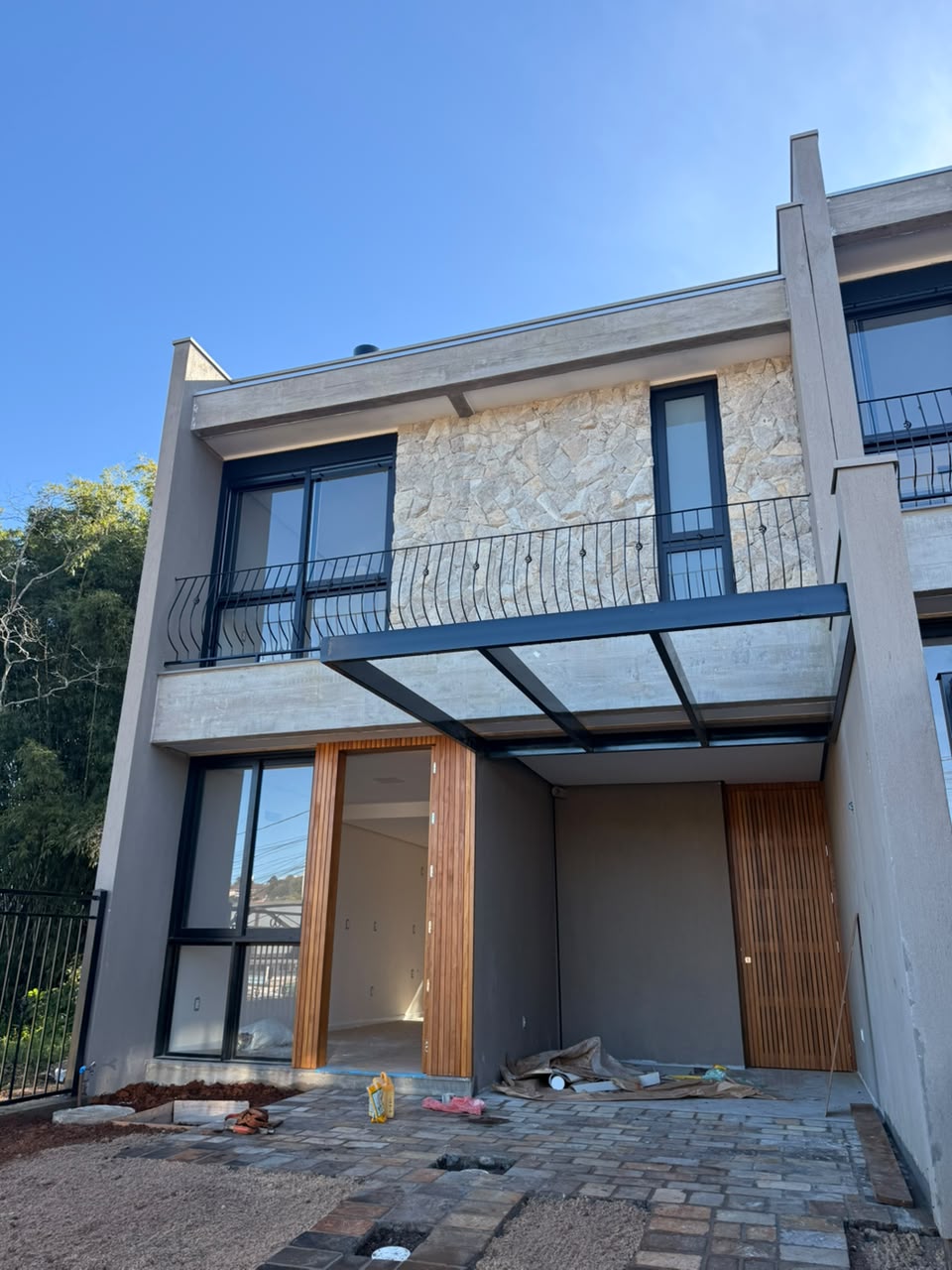 Sobrado Contemporâneo com 2 Suítes e Alto Padrão em Ivoti