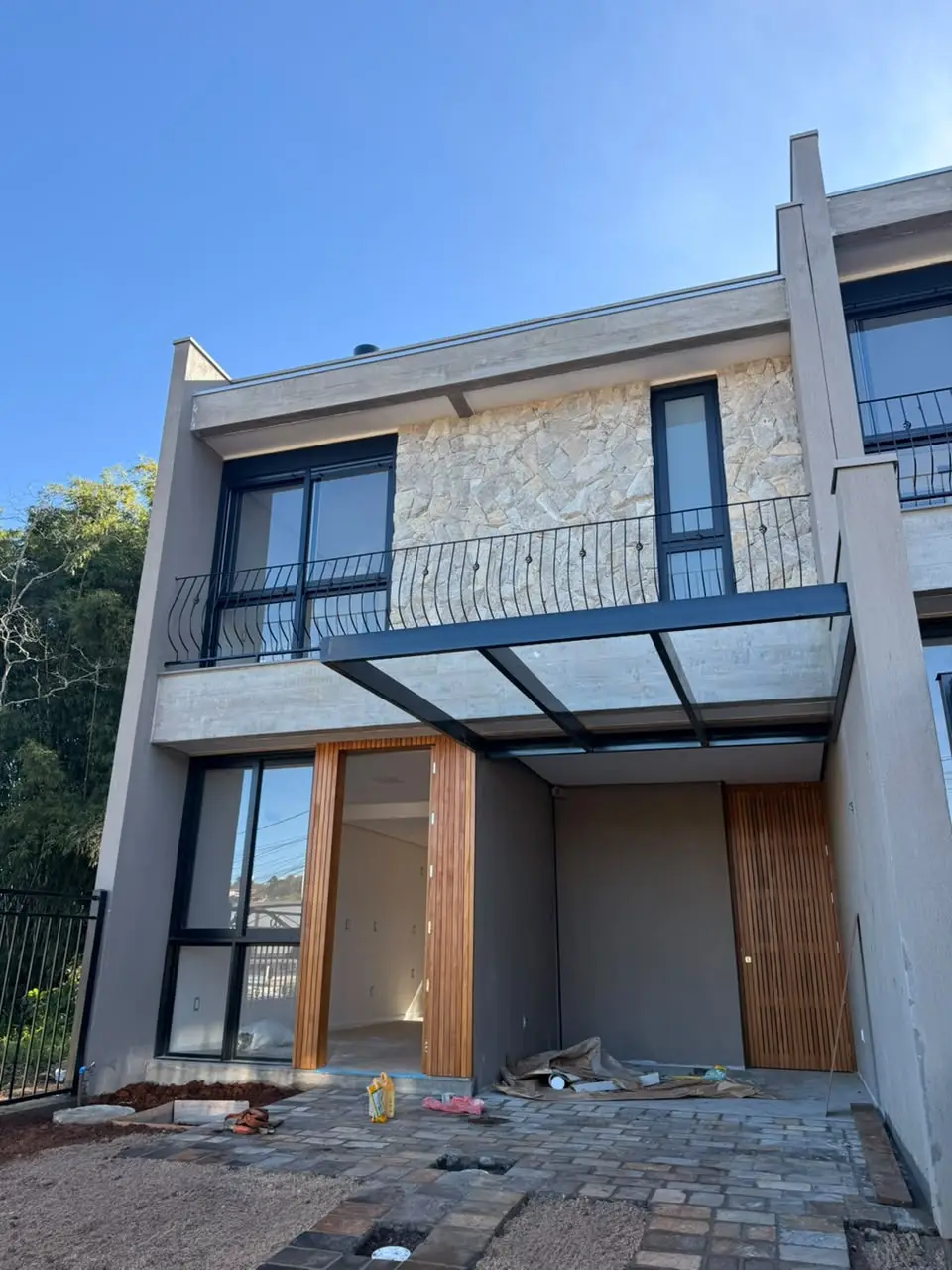 Sobrado Contemporâneo com 2 Suítes e Alto Padrão em Ivoti