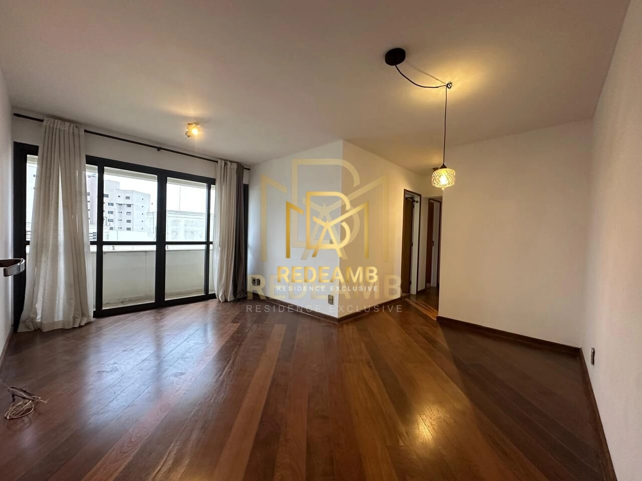 Apartamento a Venda de 90m² com 3 dormitórios sendo 1 suíte no Condomínio Village em Alphaville/SP