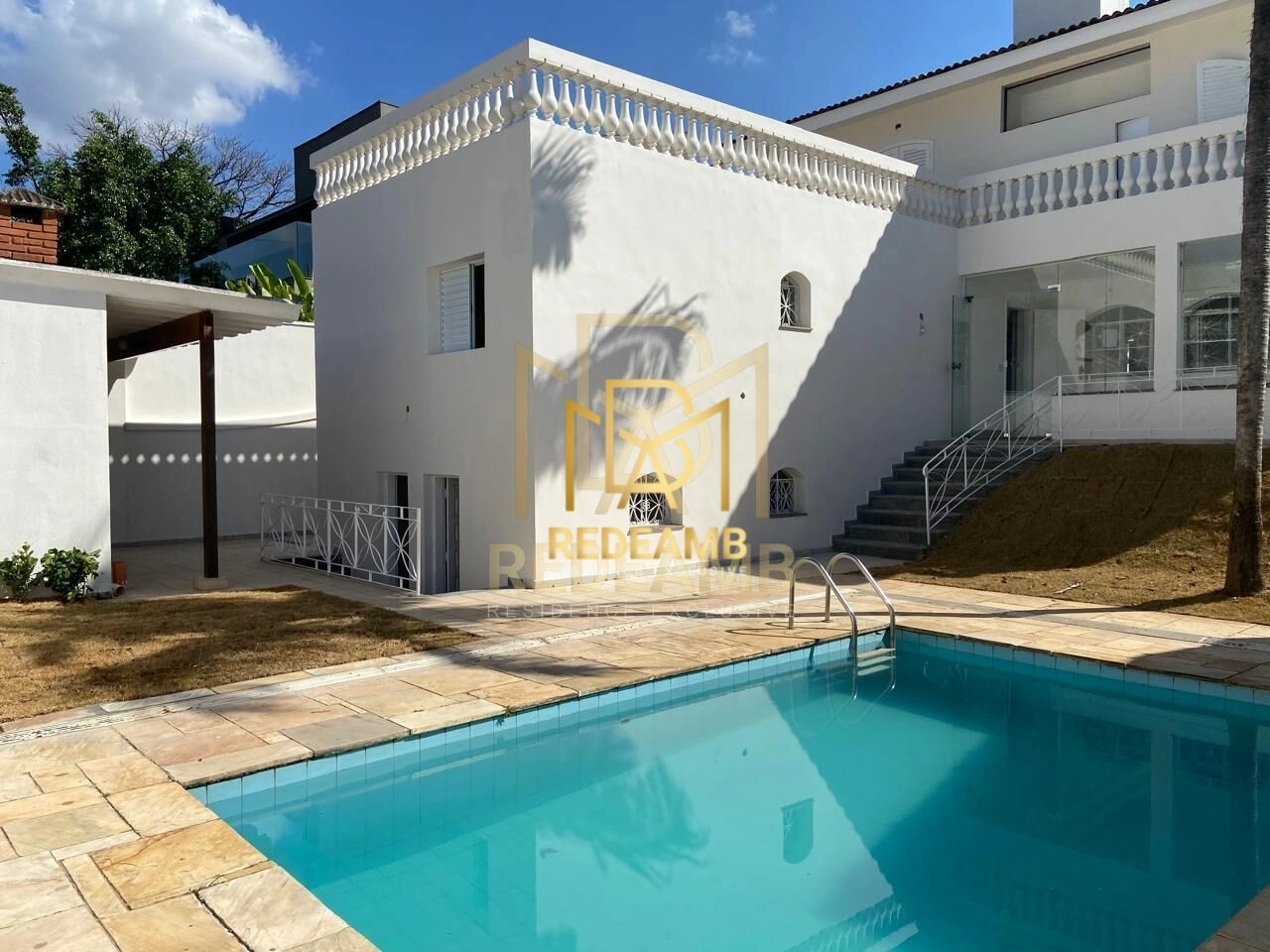 Casa Alto Padrão para locação com 550 m², 04 dormitórios, sendo 02 suítes e piscina no Condomínio Residencial  Alphaville 2, Barueri/SP