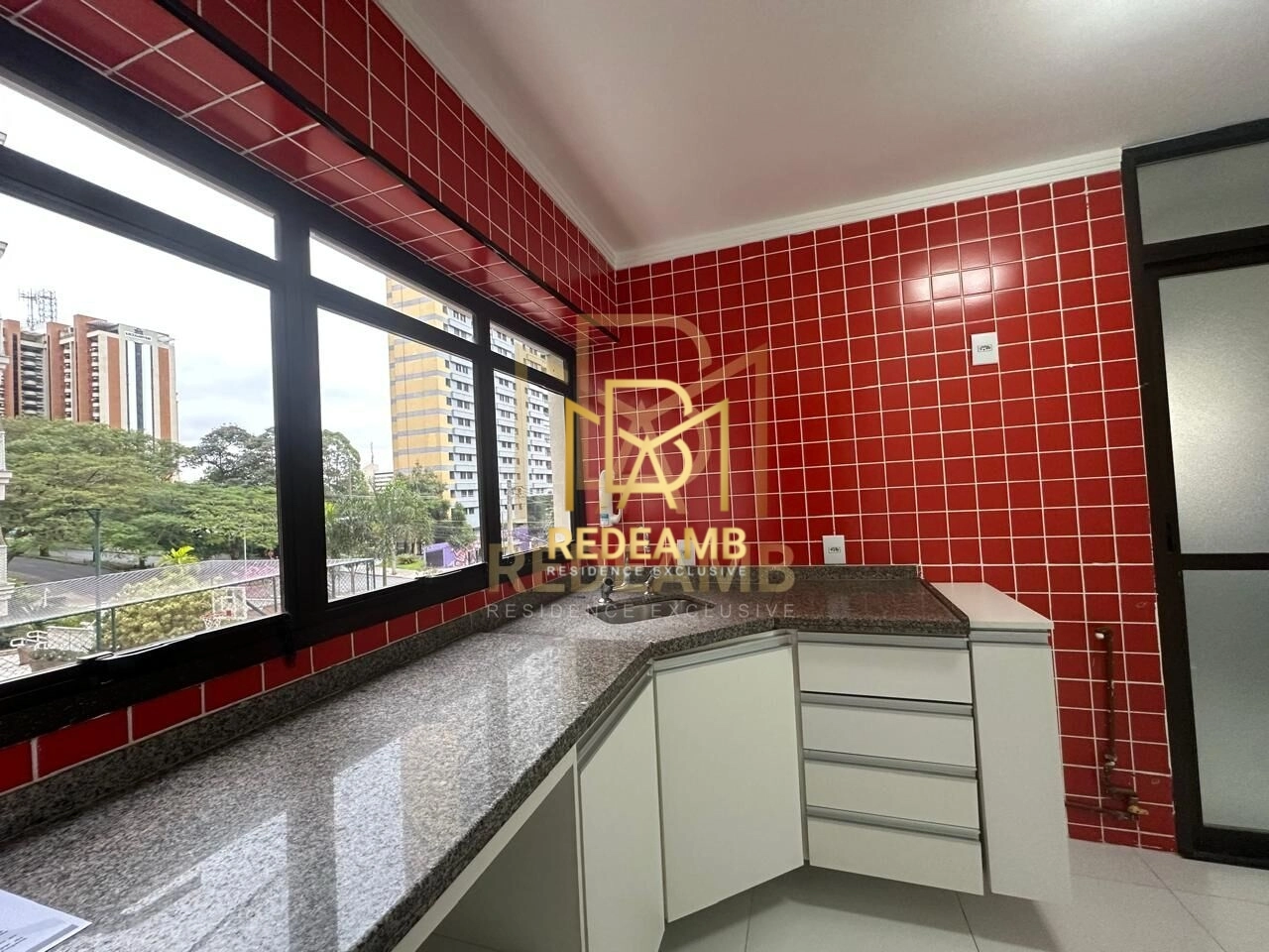 Apartamento Recém Reformado com 90m² no Condomínio Village em Alphaville/SP