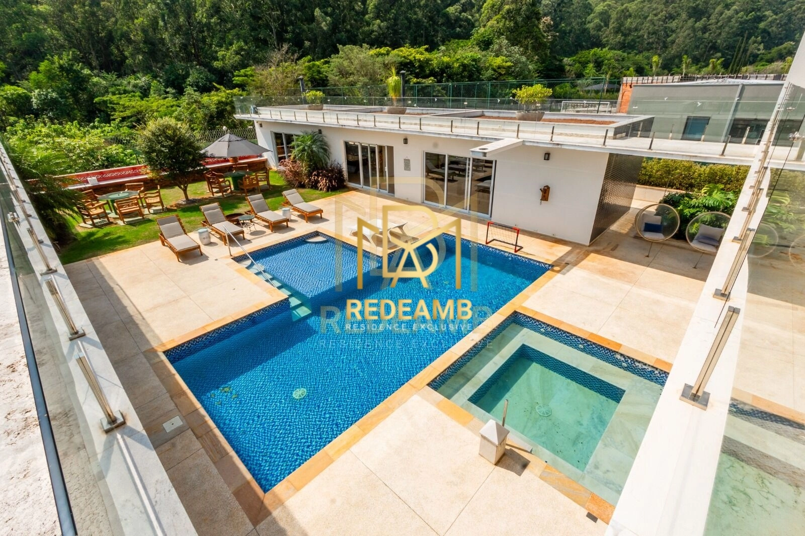 Casa à Venda no Residencial Tamboré 1 com 6 Suítes e 1500m2