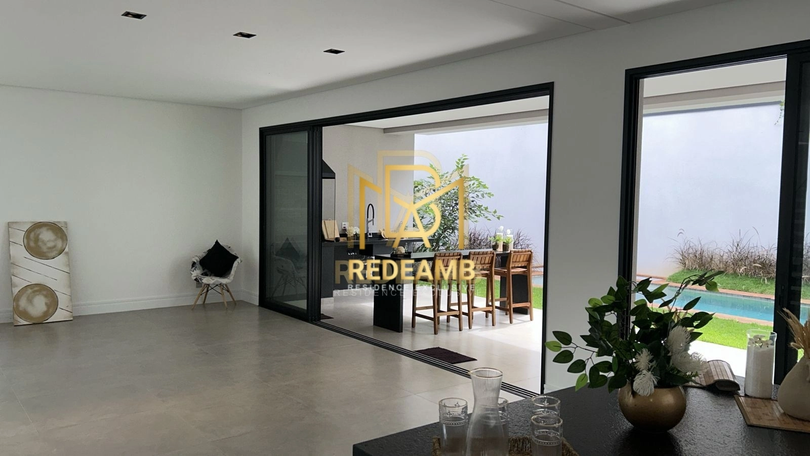 Casa Alto Padrão Com 4 Suites Amplas Com Piscina e Área de Lazer Completa