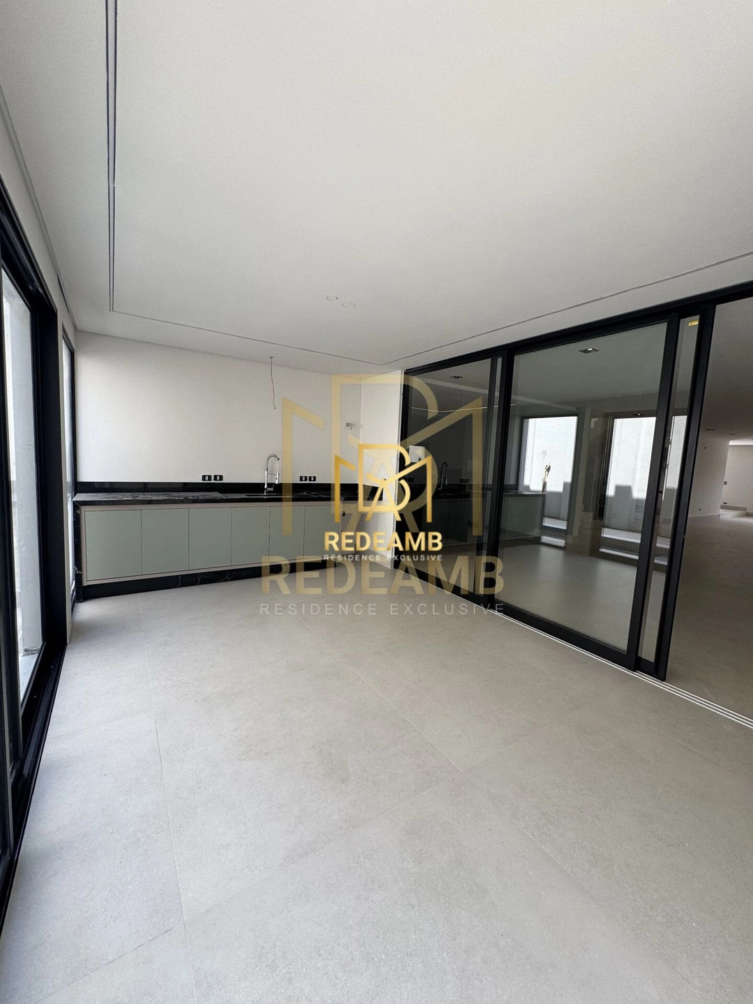 Casa á Venda no Residencial 4 com 390m² e 4 amplas suítes em Alphaville