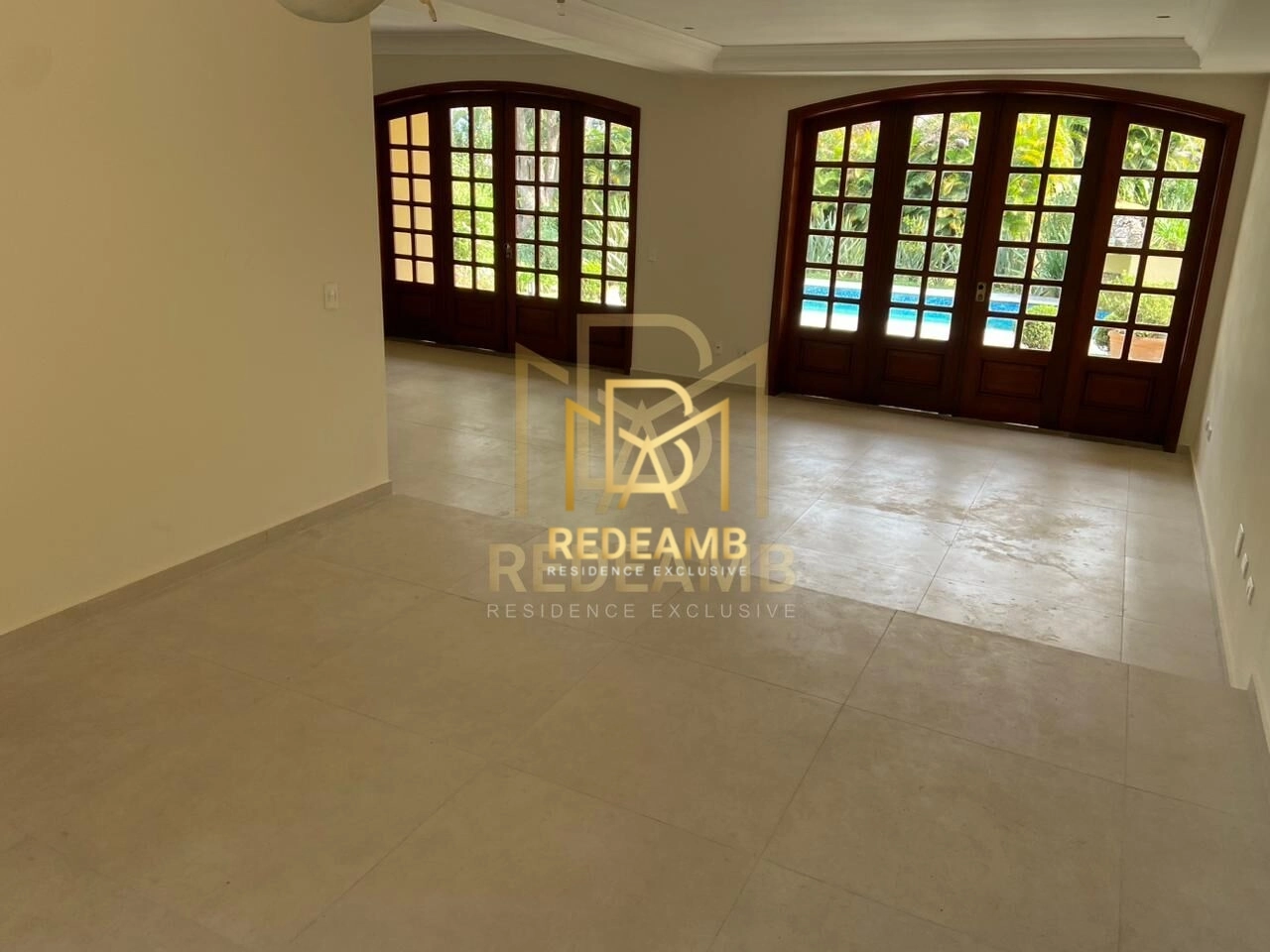 Casa Alto Padrão com 476 m², com 04 suítes, piscina e churrasqueira no Condomínio Residencial 6  - Alphaville  - Santana de Parnaiba/SP