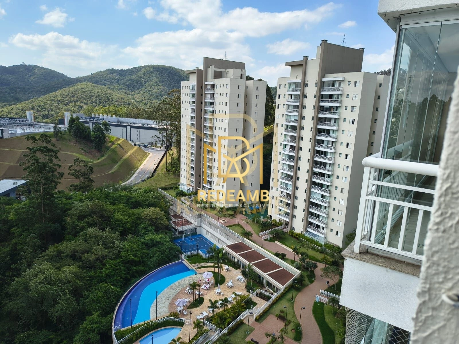 Apartamento para locação de 96m2 com 2 dormitórios sendo 1 suíte no Paisagem Tamboré, Santana de Parnaíba/SP