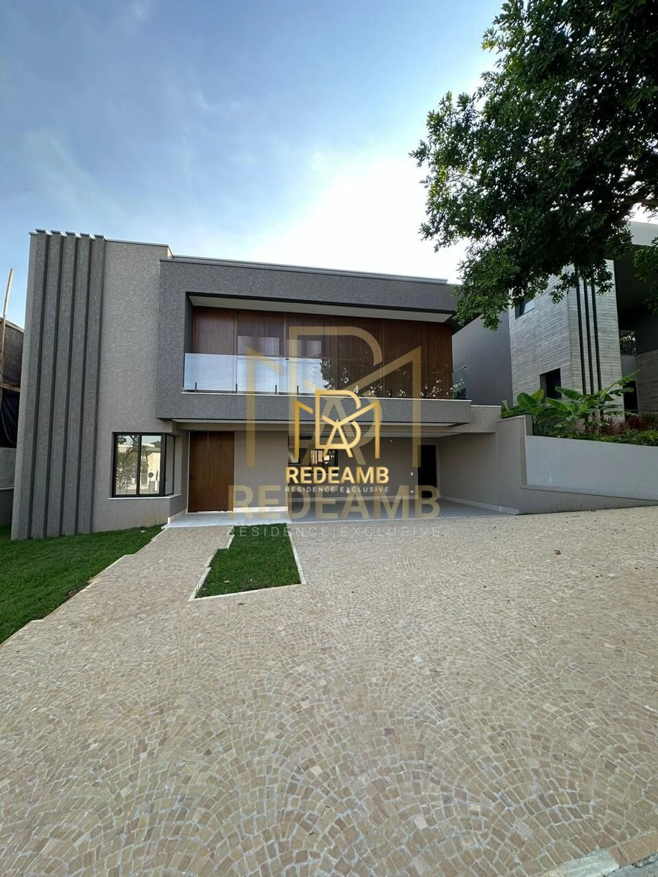 Casa Nova a Venda no Gênesis 2 com 4 Suítes, Piscina, Energia Solar e Acabamento de Alto Padrão!