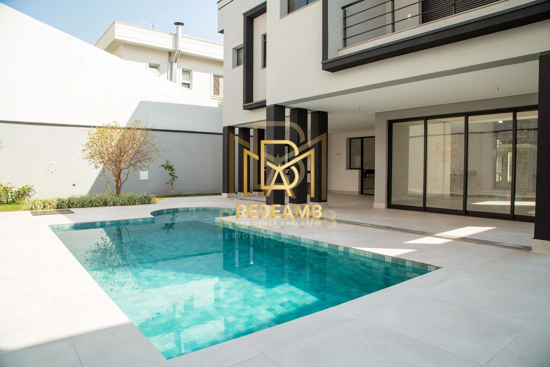 Casa de Luxo a Venda com 5 Suítes e 525m2 no Condomínio Gênesis 1 – Alphaville