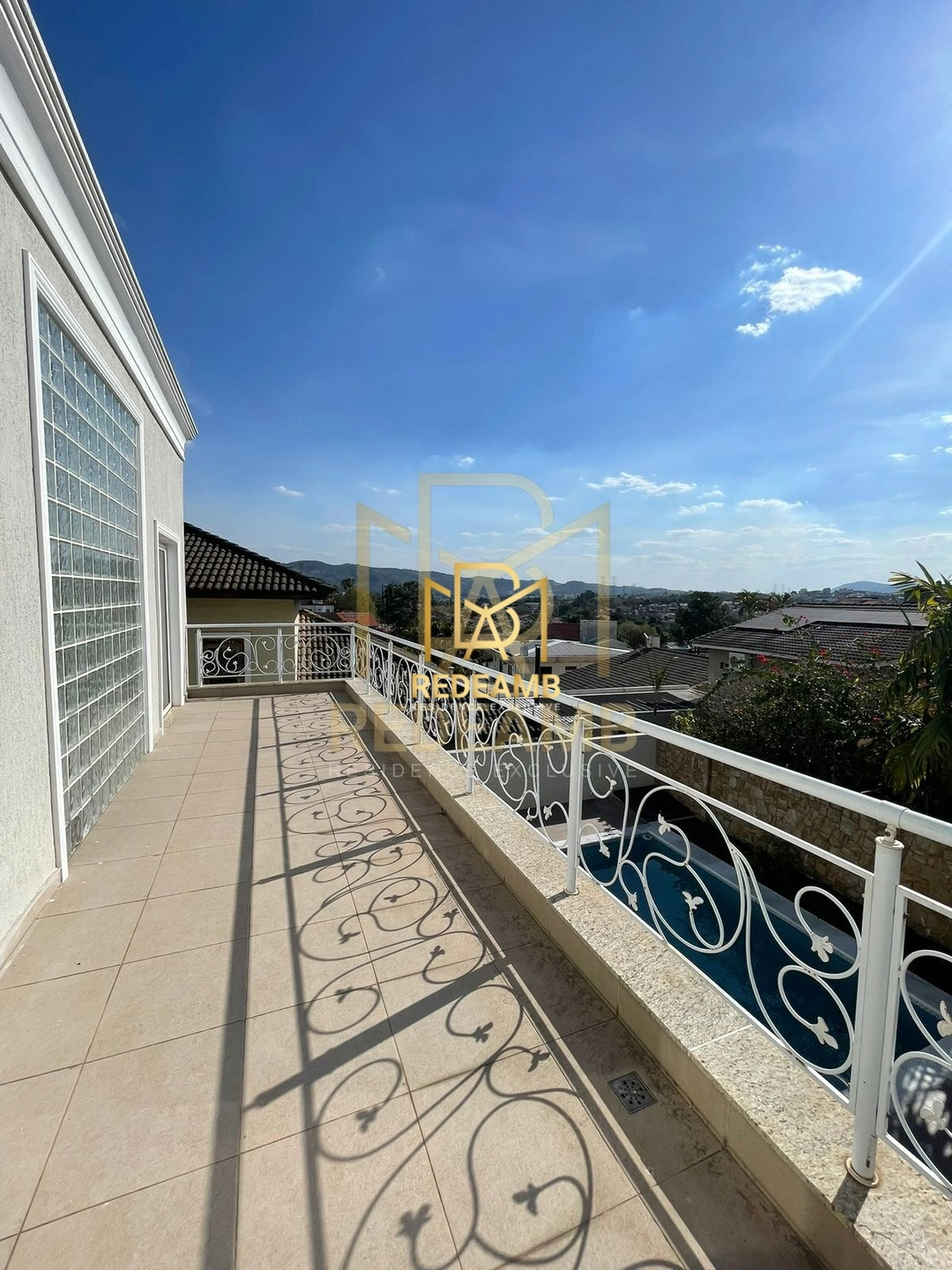 Casa  Alto Padrão à Venda com 385 m², 04 dormitórios sendo 03 suítes  no Residencial 9 - Alphaville na cidade de Santana de Parnaíba