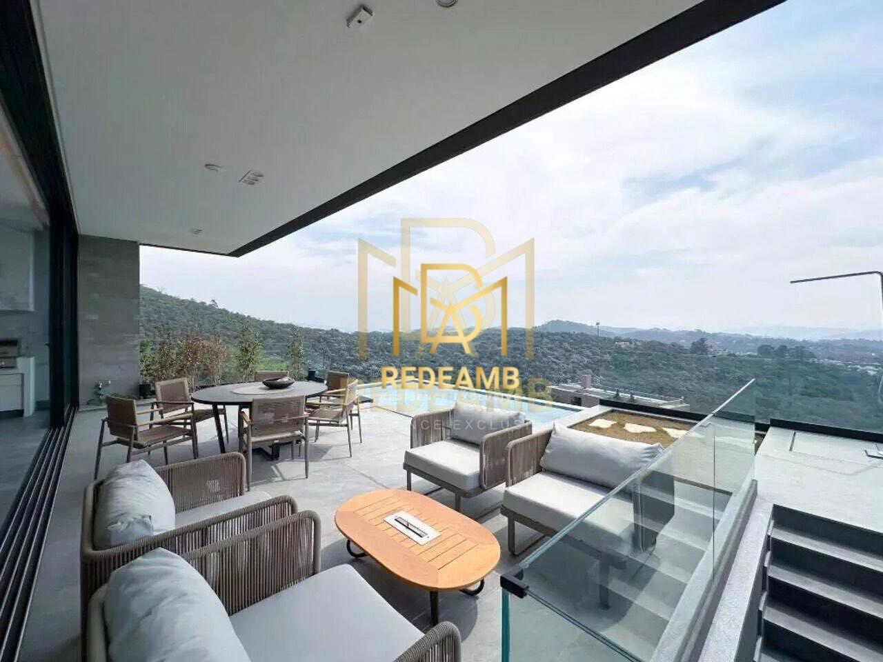 Casa Alto Padrão luxuosa com 4 Suítes sendo 1 Master com banheira e Closet no Condomínio Genesis 2 em Alphaville - Santana de Parnaíba