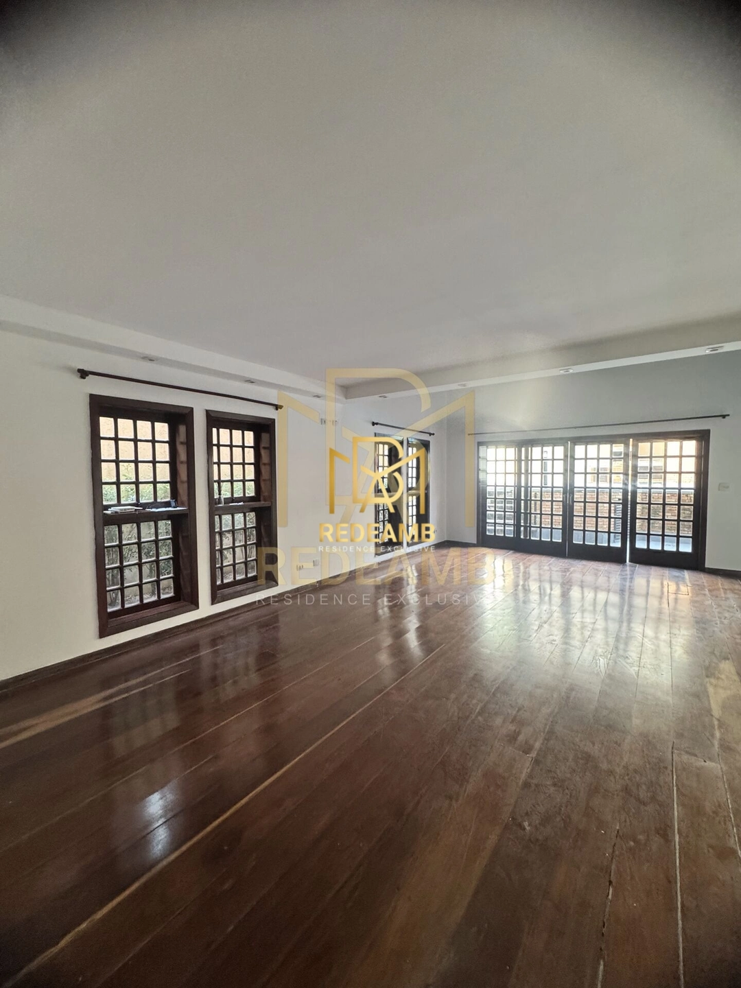 Casa para Locação com 300m2 e 3 Suítes no Residencial Alphaville 4 em Santana de Parnaíba/SP