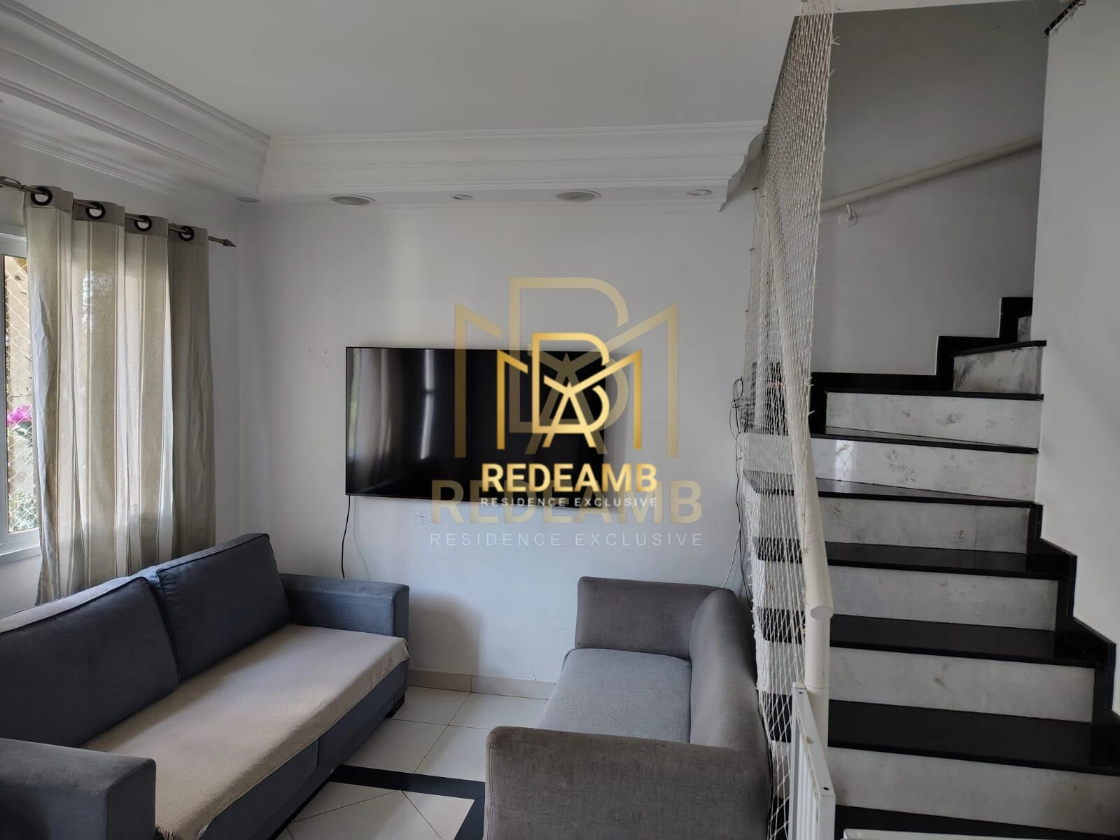 Casa Geminada a Venda no Condomínio Mediterrâneo com 4 dormitórios sendo 1 Suite no Bairro Reginalice em Barueri