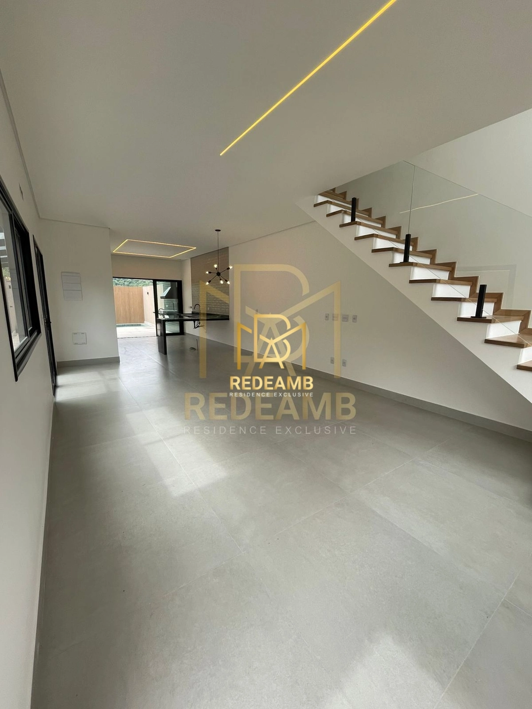 Casa Alto Padrão com 135m² com 03 dormitórios, sendo 03 suítes - Condomínio Nova Jaguari  - Santana de Parnaíba/SP