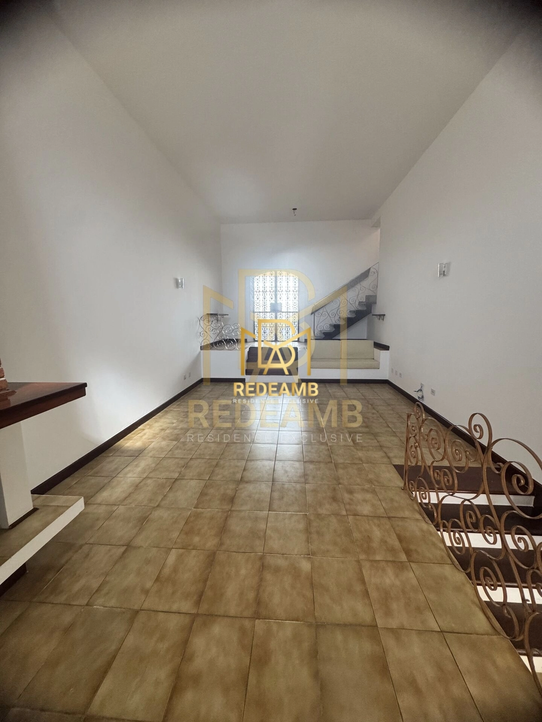 Casa para alugar com 3 dormitórios (1Suite) no Residencial 4 em Alphaville - Santana de Parnaíba / SP