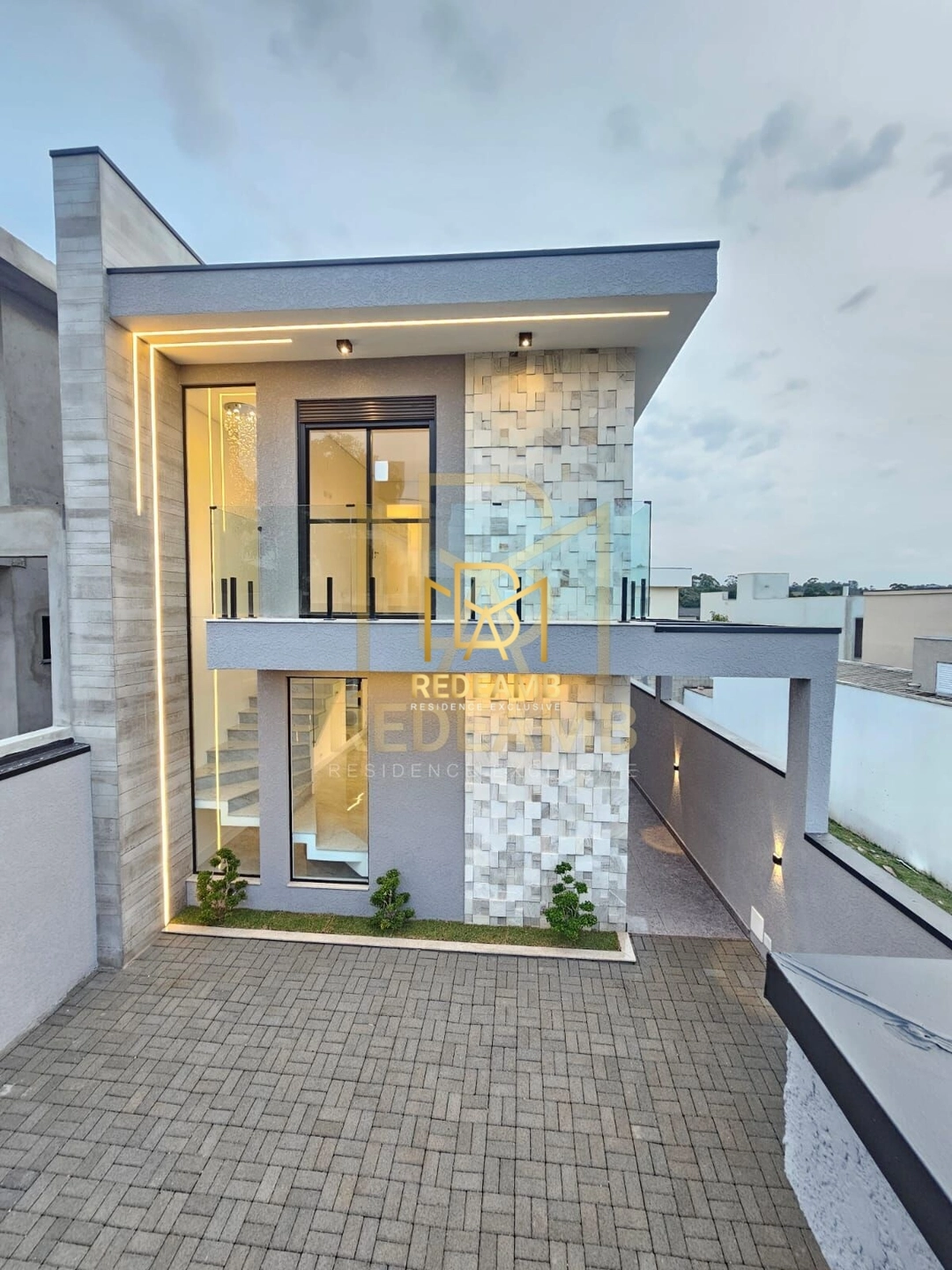 Casa a Venda no Condomínio Nova Jaguari de 3 Suítes, Piscina e Automatizada em Santana de Parnaíba/SP