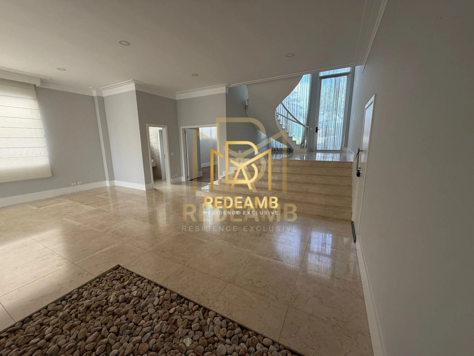 Casa Alto Padrão com 552m², com 03 dormitórios, sendo 03 suítes - Condomínio Tamboré 10 - Santana de Parnaíba/SP