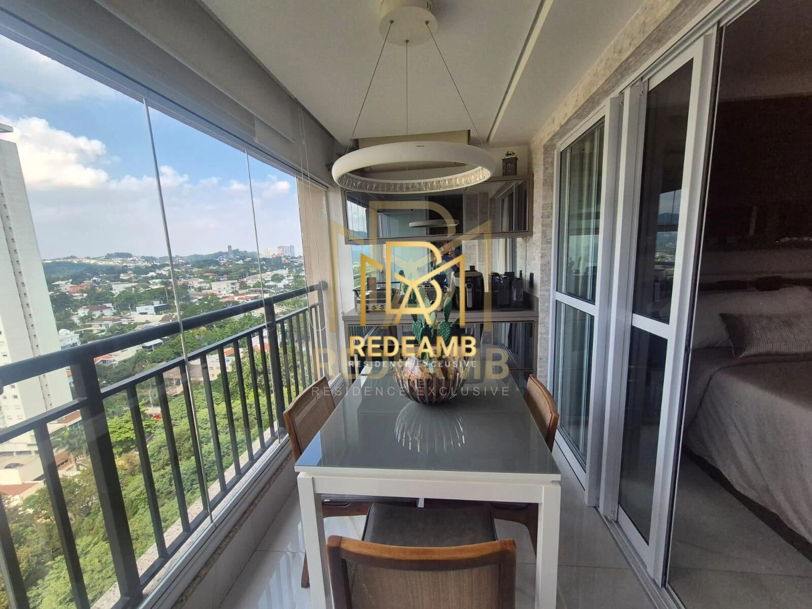 Apartamento Mobiliado à venda com 43m², 01 dormitório no Edifício Choice em Alphaville - Santana de Parnaíba-SP