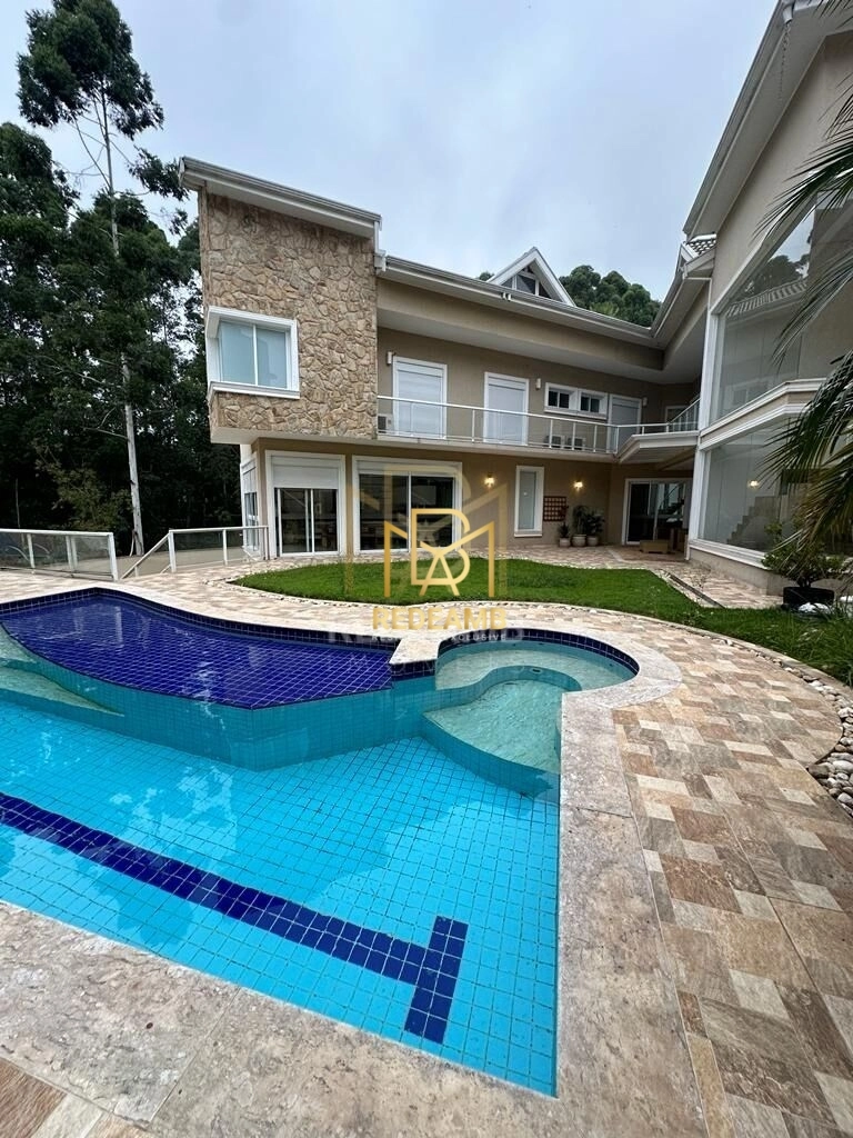 Casa de Luxo a Venda com 791m2 de área construída, 5 Suítes no Condomínio Vila Solaia – Tamboré, 5 suítes