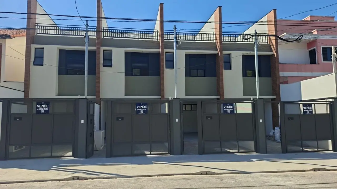 Sobrado à venda na Vila Prudente, 3 quartos, suíte, quintal e sacada por R$ 1.400.000