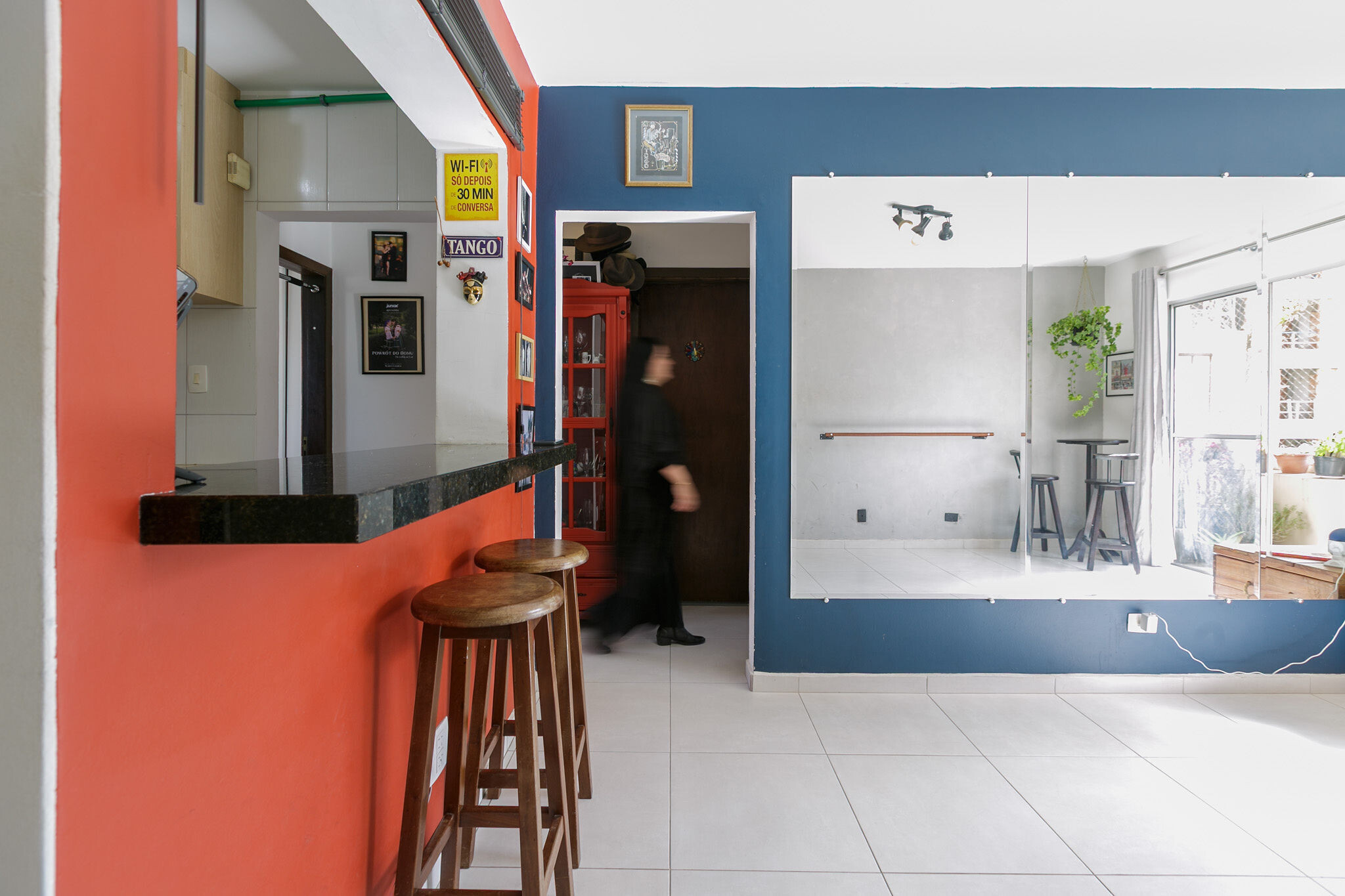 Apartamento de 2 quartos com suíte.
