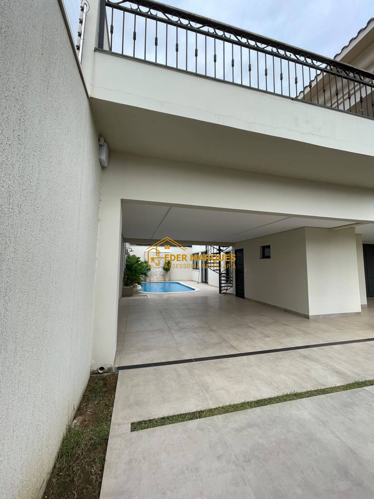 Casa residencial com piscina, churrasqueira e varanda gourmet em Ji-Paraná RO