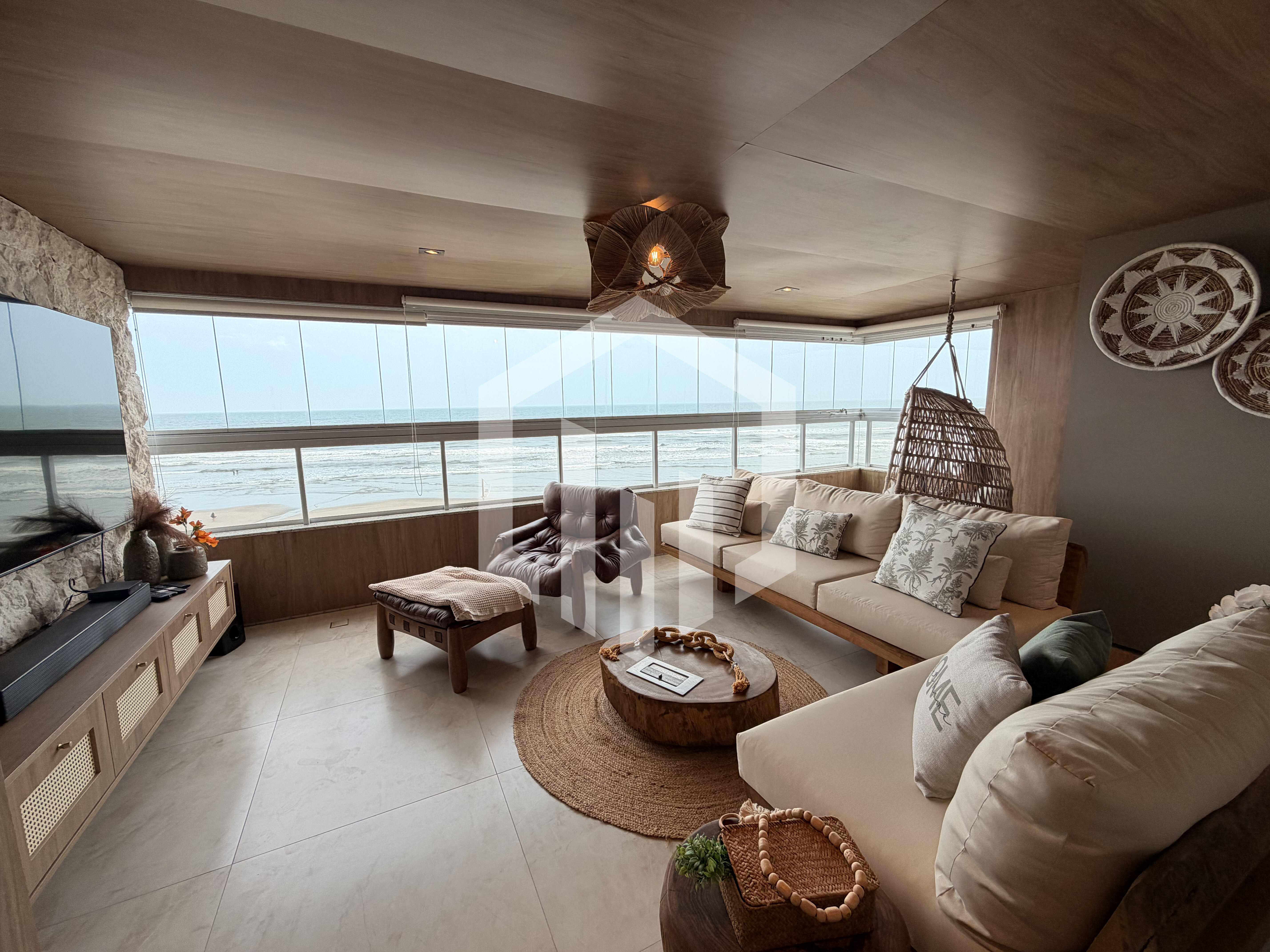 Apartamento de 3 suítes, frente mar de alto padrão no Caiçara em Praia Grande