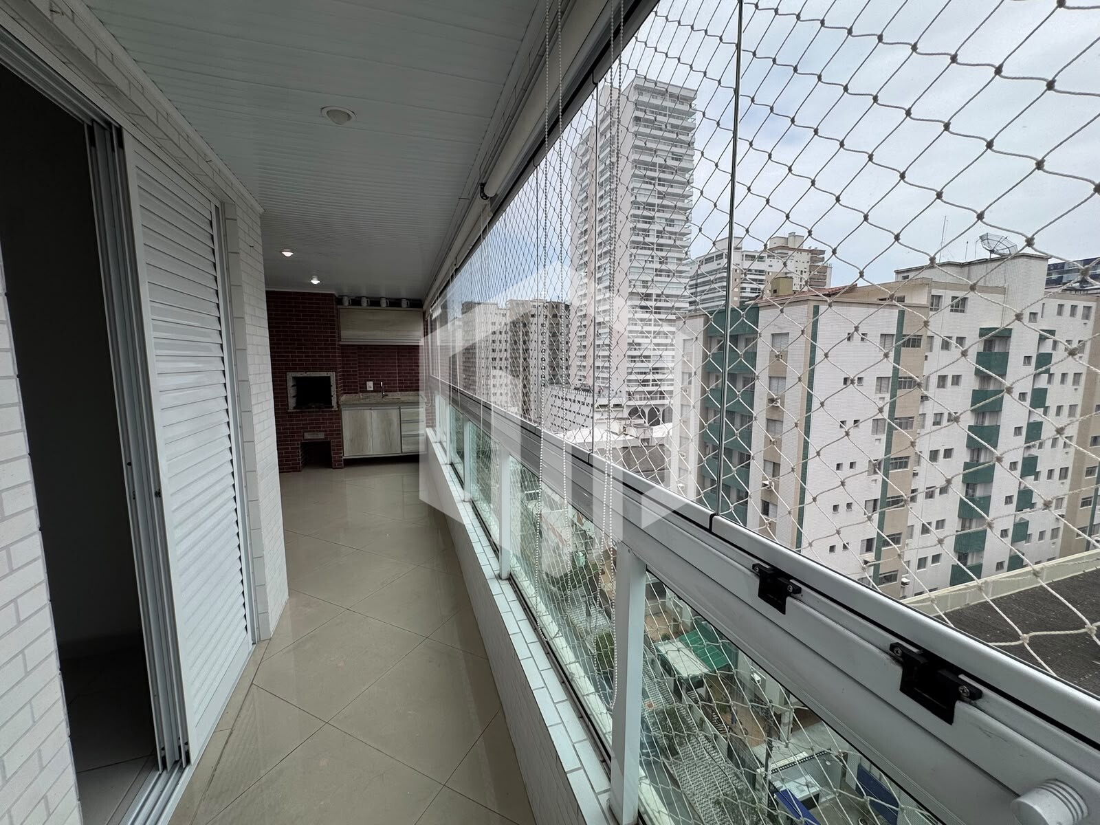 Apartamento de 2 suítes com varanda gourmet e piscina em Canto do Forte, Praia Grande