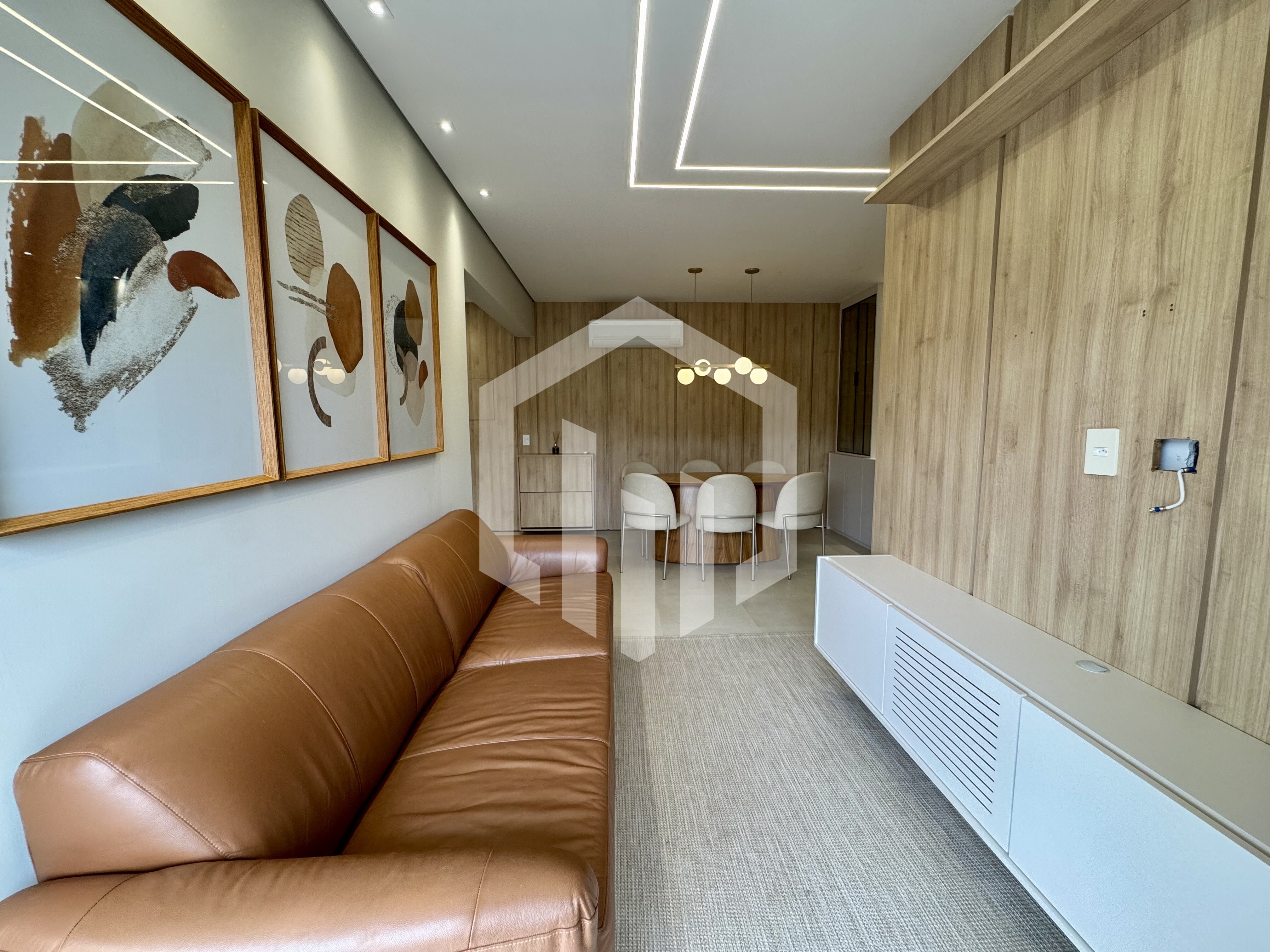 Apartamento com 3 quartos, suíte, piscina e varanda em Canto do Forte, Praia Grande