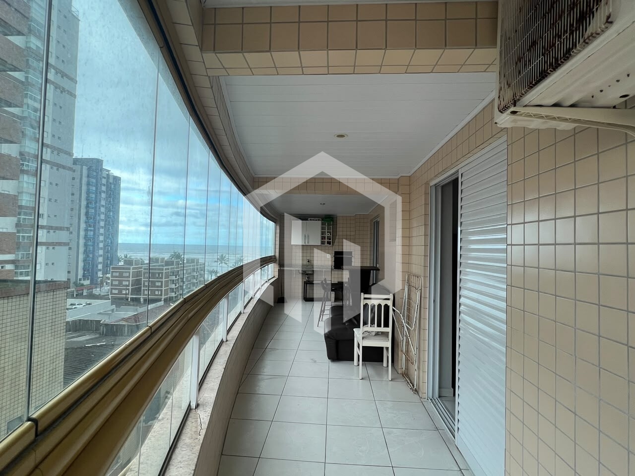 Apartamento de 2 suítes com piscina, sauna e 2 vagas, vista mar no  Caiçara, Praia Grande-SP