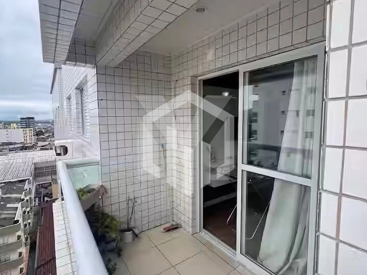 Apartamento mobiliado na Ocian, Praia Grande, 2 dormitórios e vaga, próximo à praia