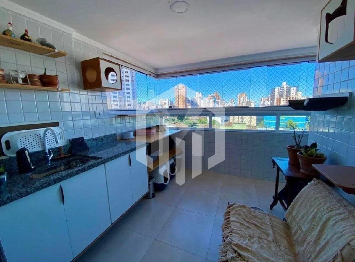 Apartamento de 2 dormitórios com suíte, varanda gourmet e vaga na Vila Guilhermina, Praia Grande