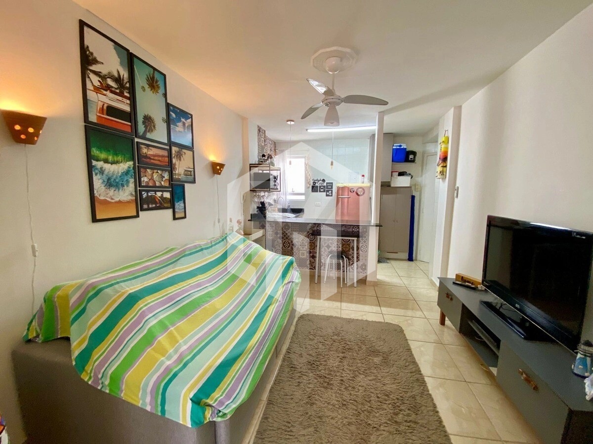 Kitão reformado na Aviação, 31m², 300m da praia, garagem e portaria 24h